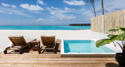 Grand Beach Villa With Pool Deck