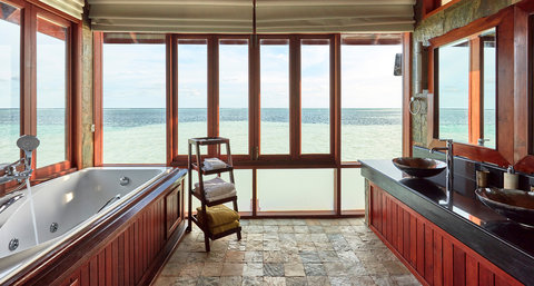 Presidential Water Suite Bathroom