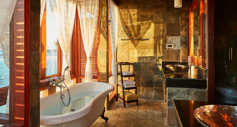 Water Villa Bathtub