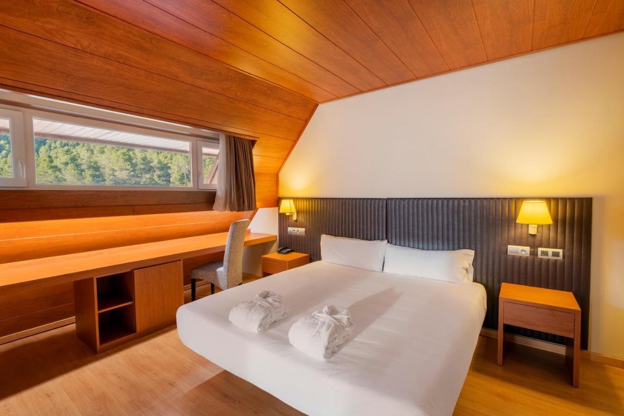 IBERIK ROCALLAURA BALNEARI-guestroom-D2BC99 Guest Room.jpg