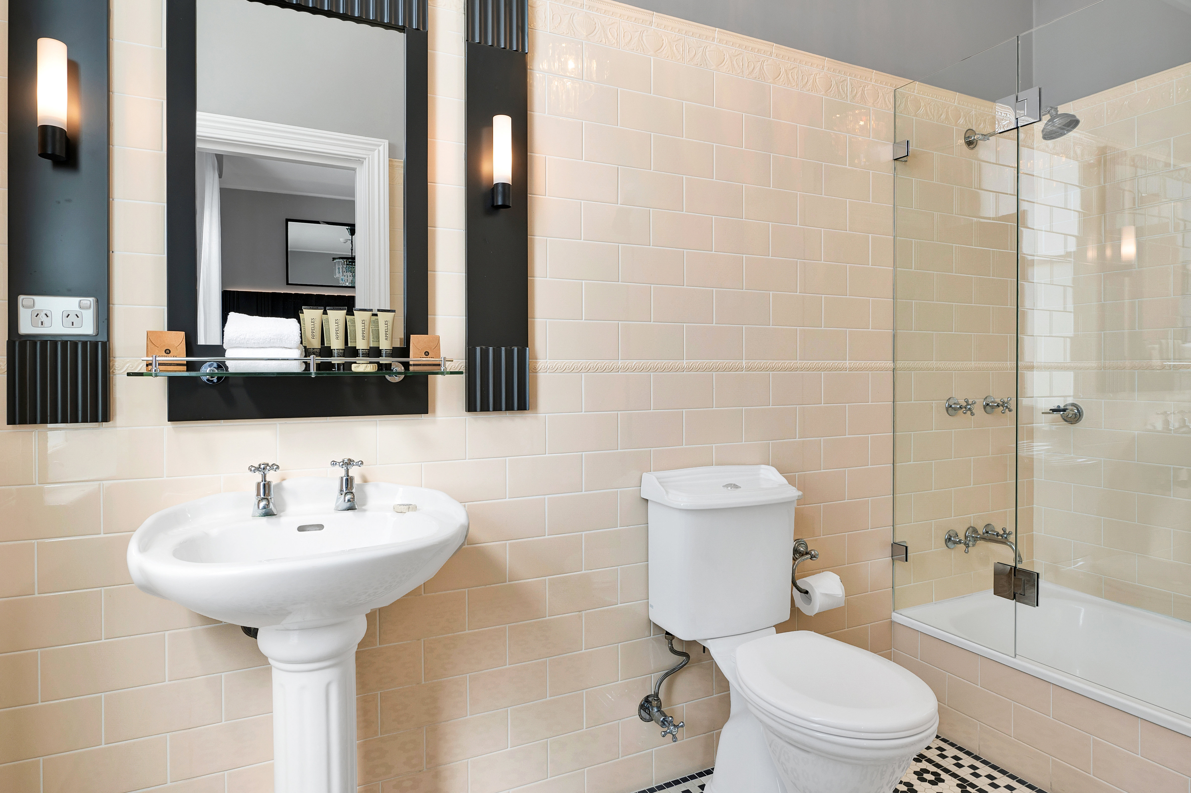 Hydro Majestic Hotel Blue Moun-guestroom-Delmonte Room Bathroom.jpg