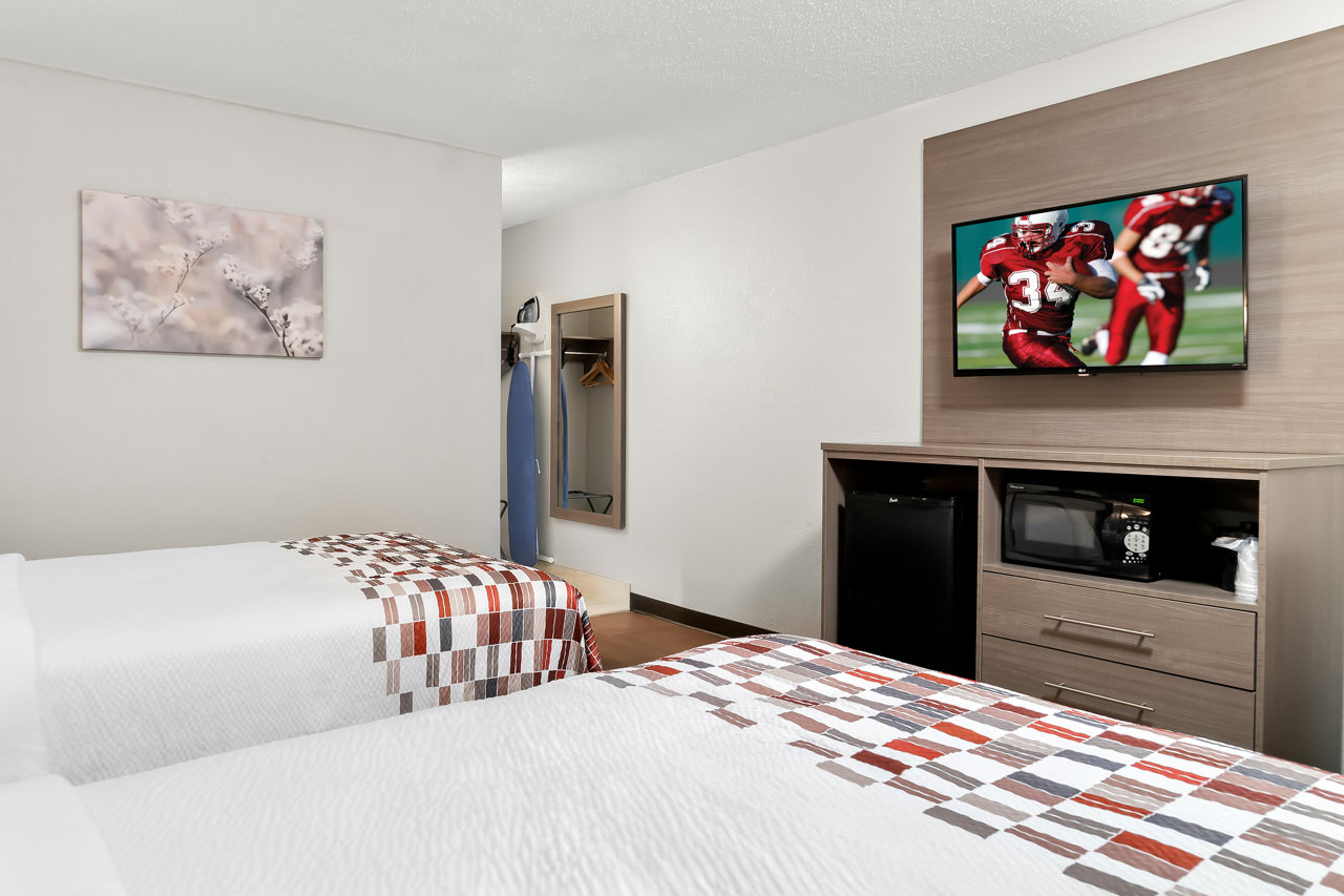 RED ROOF AUBURN HILLS-guestroom-RRI NS Deluxe Full Micro PRO Approved NDFM.jpg