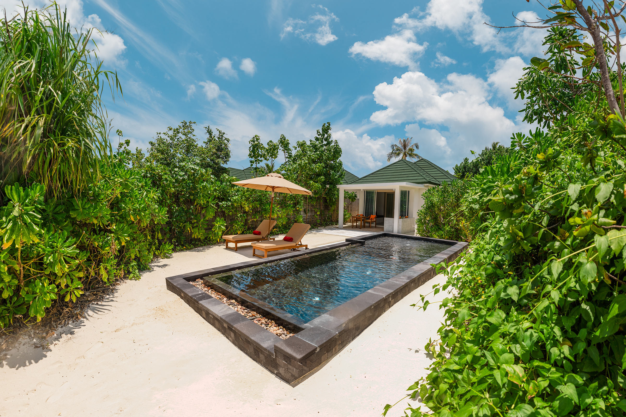 SIYAM WORLD MALDIVES-guestroom-Beach Suite With Pool.jpg