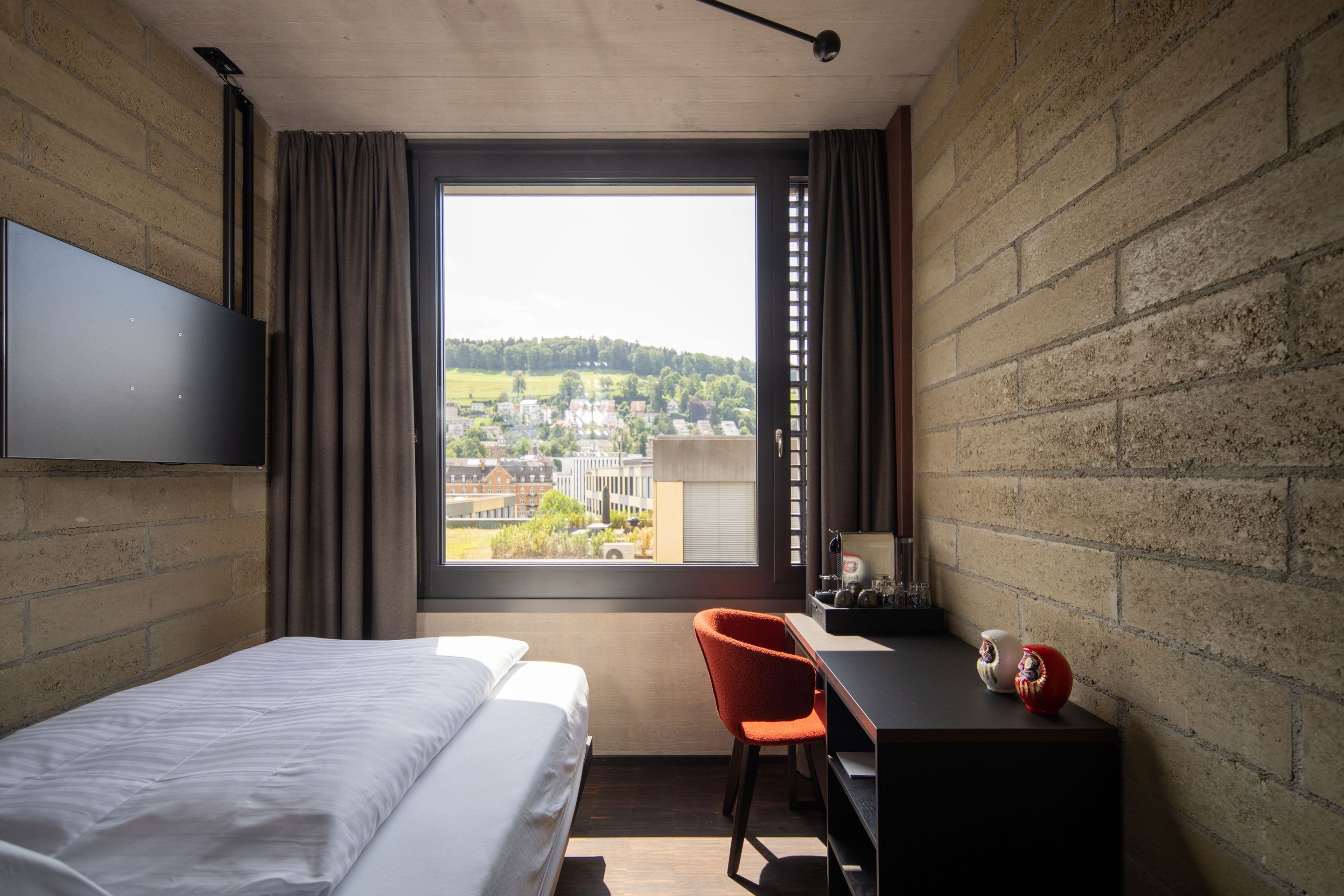 TAILORMADE HOTEL LEO ST GALLEN-guestroom-LEO Cosy Queen.jpg
