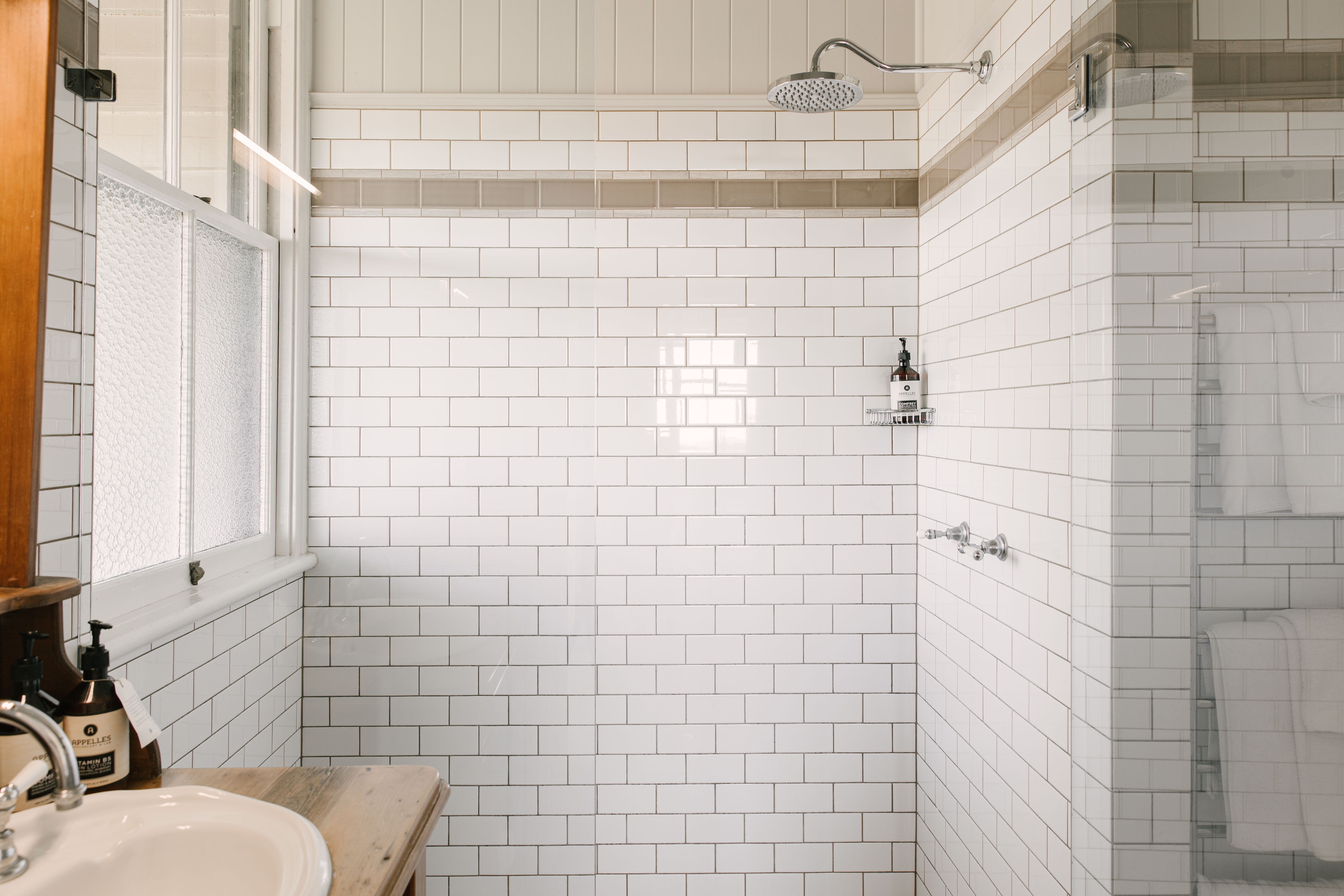 SPICERS HIDDEN VALE-guestroom-Valley View Room - Bathroom.jpg