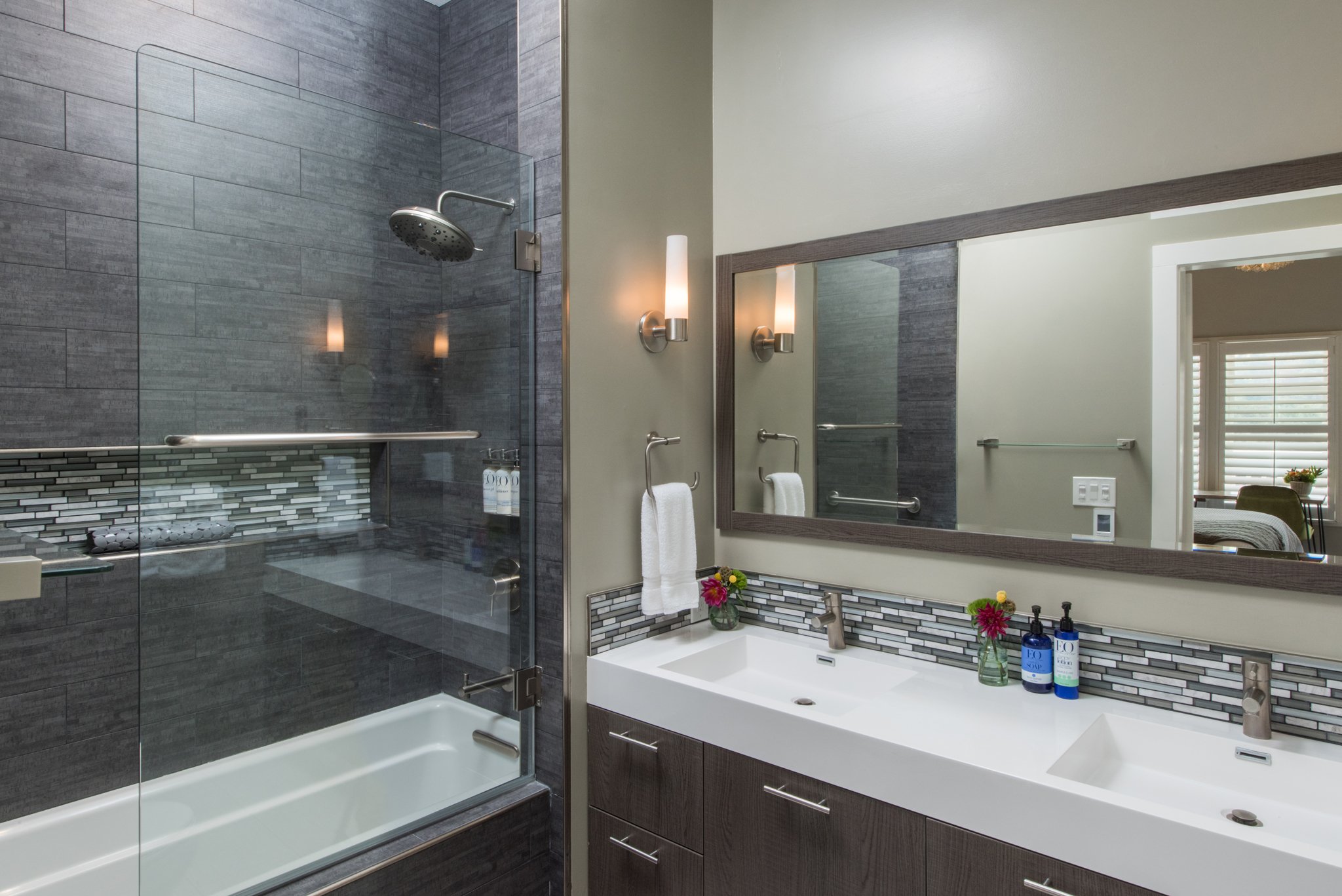 OLEA HOTEL - GLEN ELLEN-guestroom-Upper View King Room Bathroom.jpg