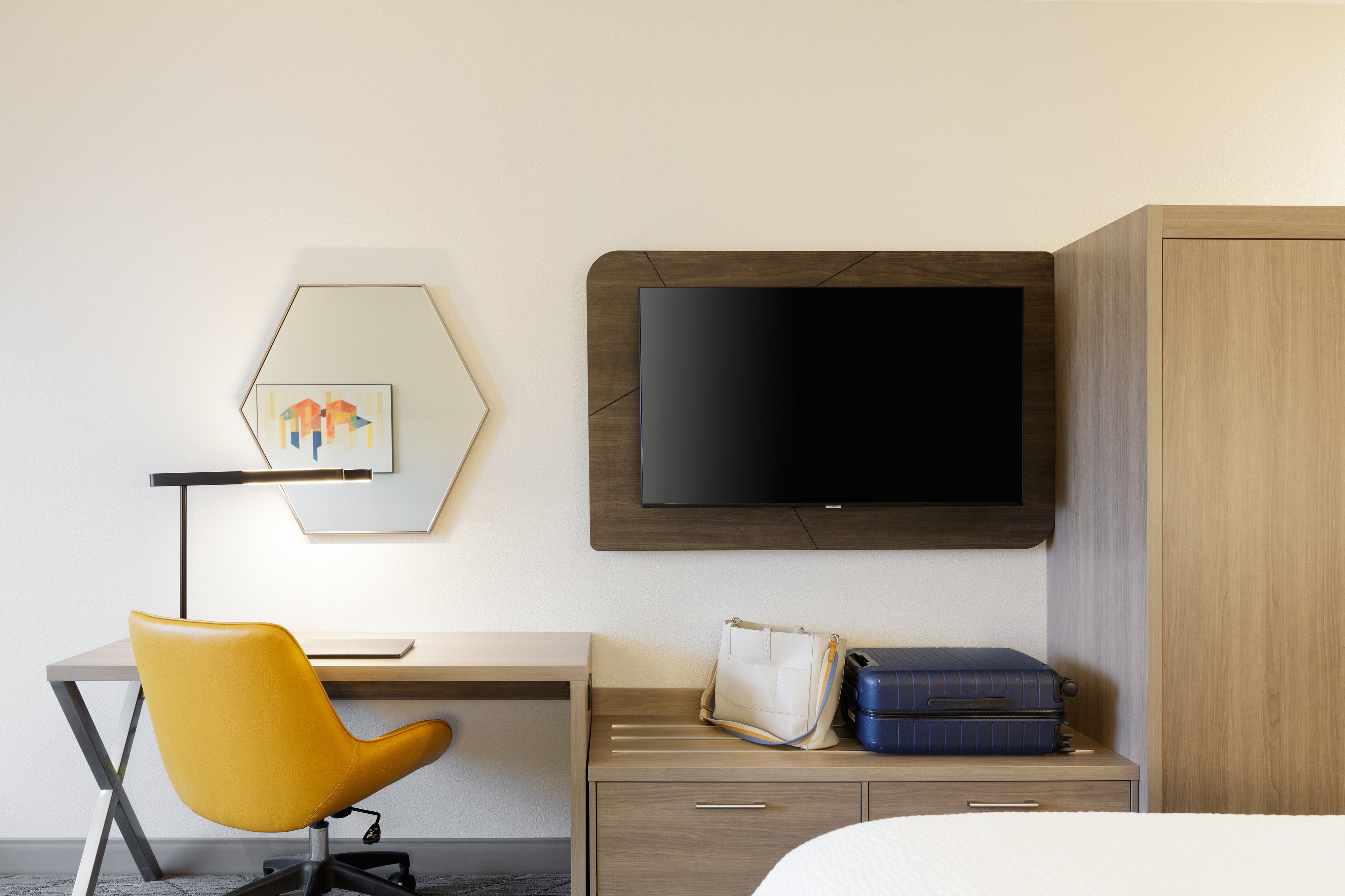 HOLIDAY INN EXP STES CLARKSVILLE NO-guestroom-Guest Room.jpg