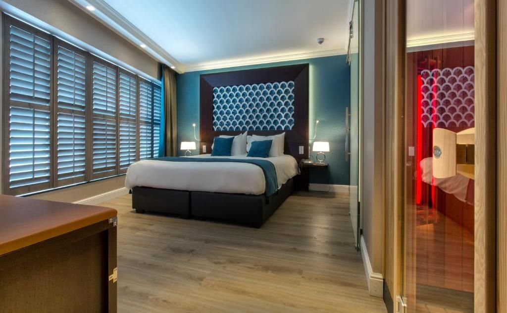 HOTEL DUX-guestroom-Deluxe Suite.jpg