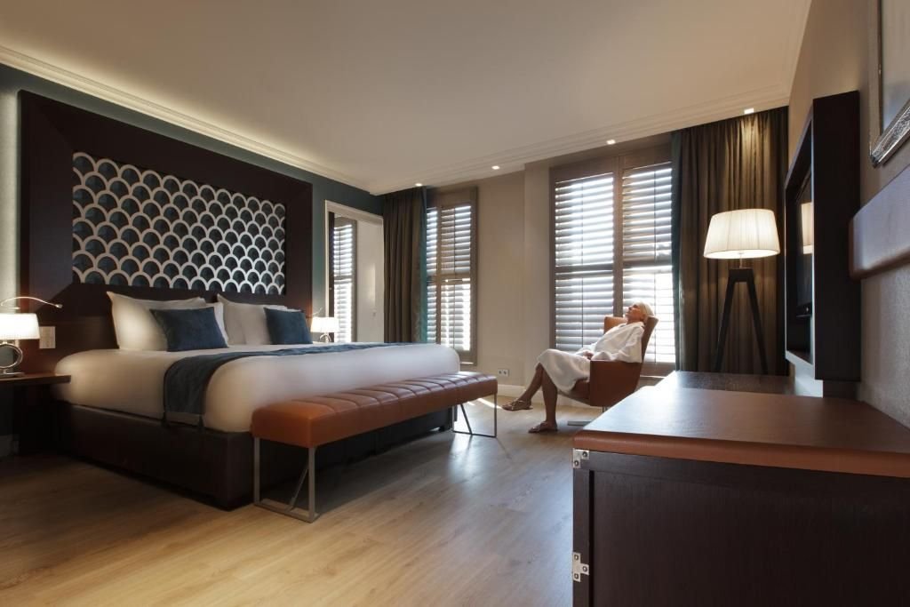 HOTEL DUX-guestroom-Executive Double Room.jpg