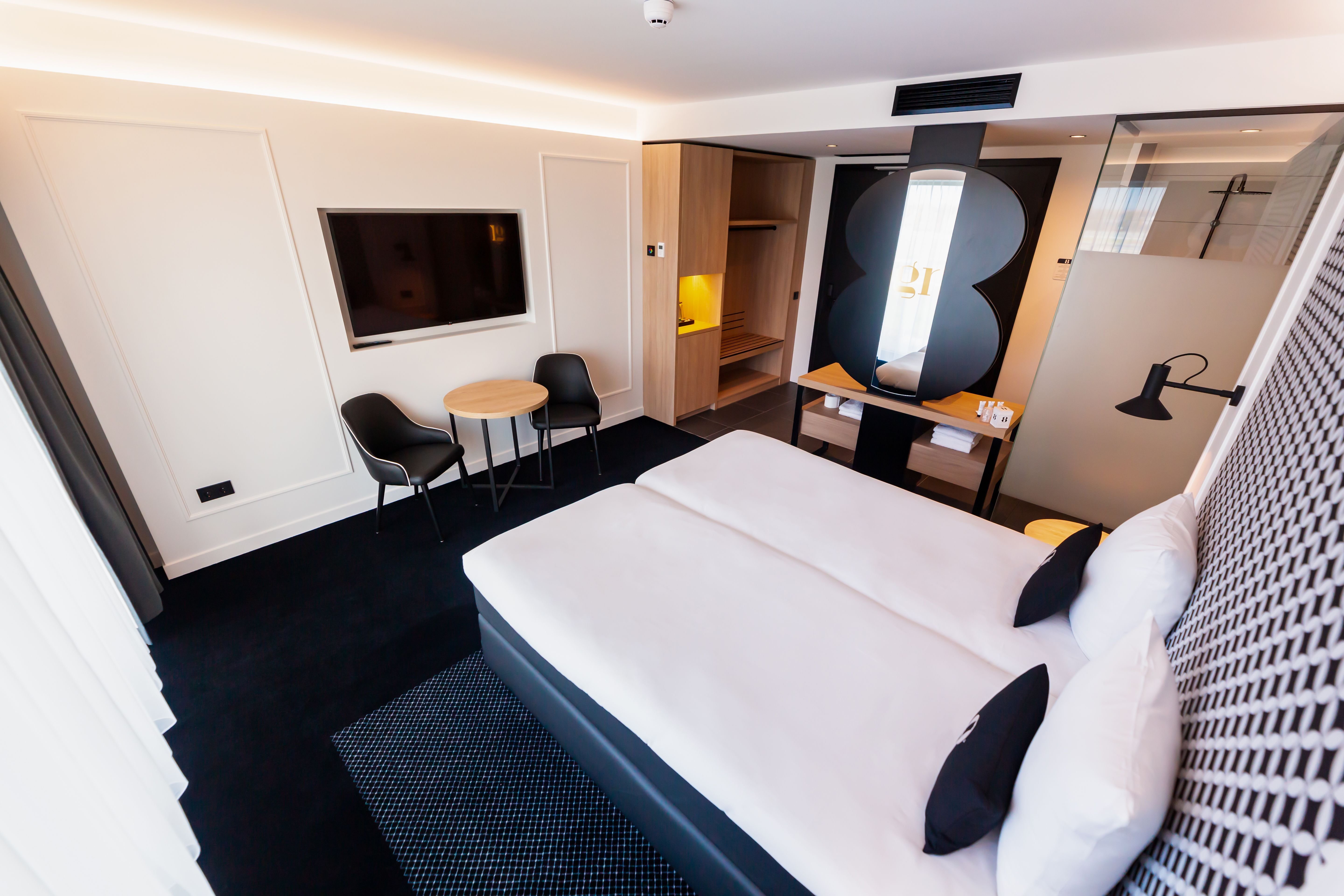 GR8 HOTEL BREDA-guestroom-Standard Gr8 Room twin bedded.jpg