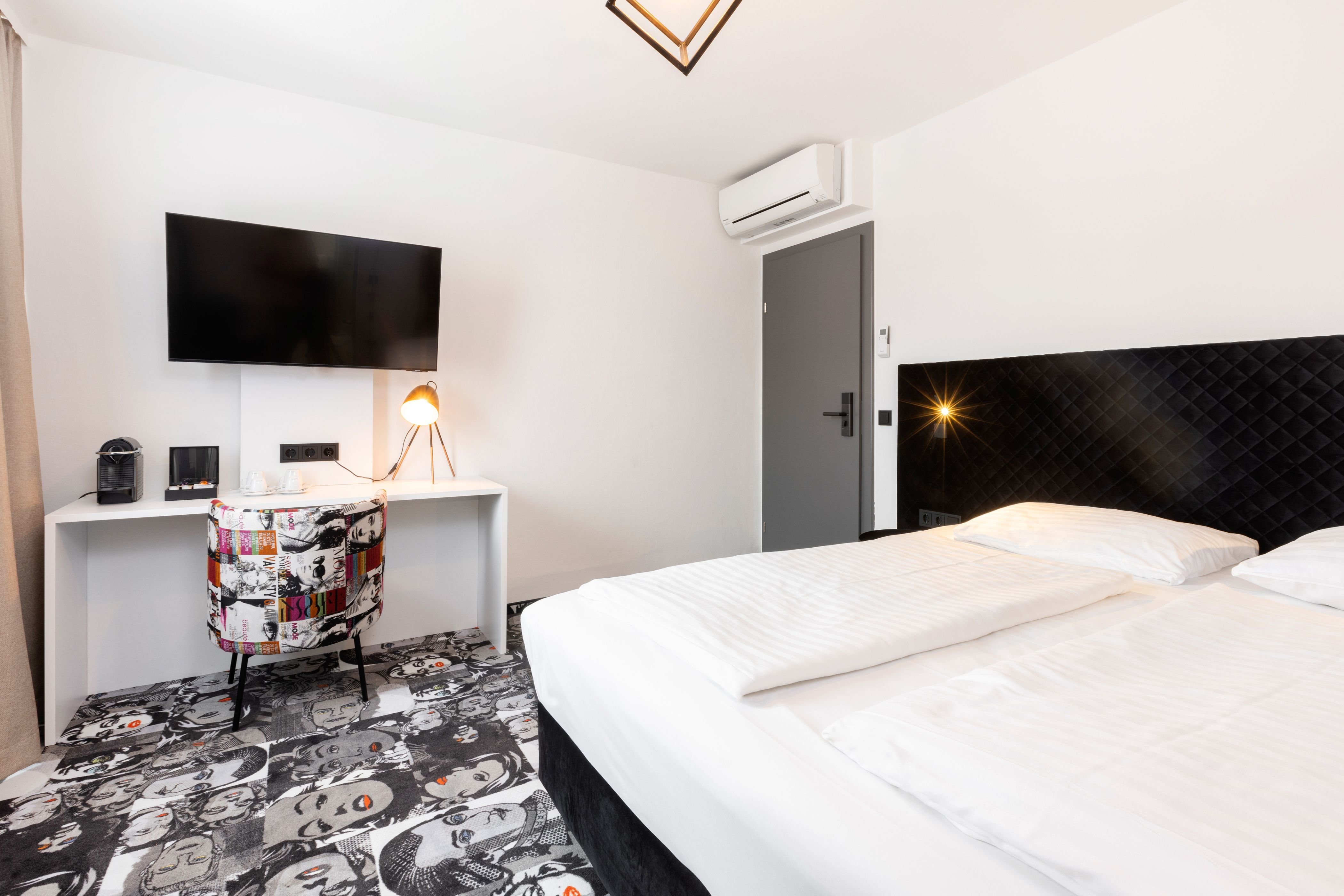 DAS EDLINGER-guestroom-Superior double room balcony.jpg