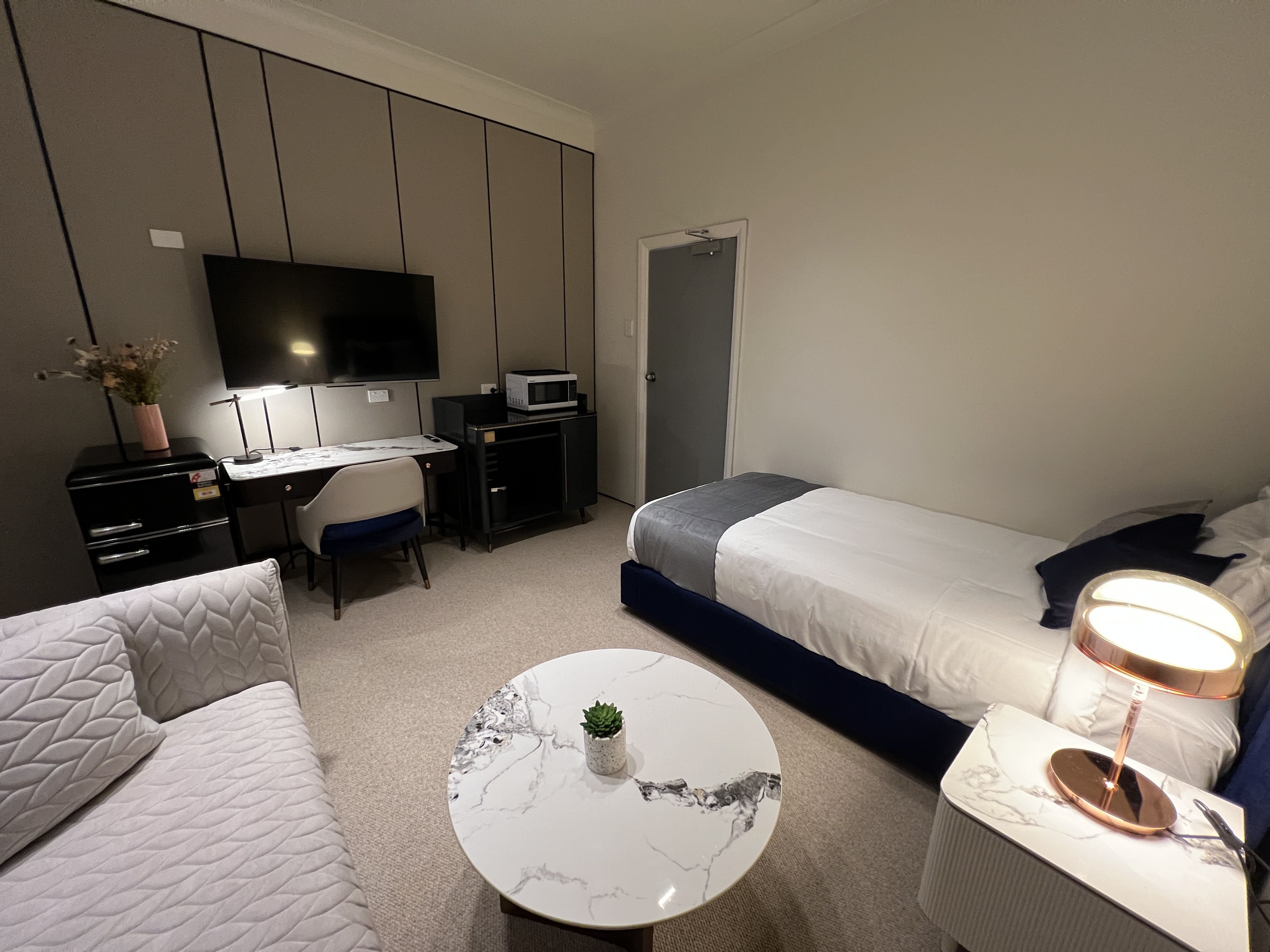 LISMORE CITY MOTEL-guestroom-Deluxe Twin Suite.jpg