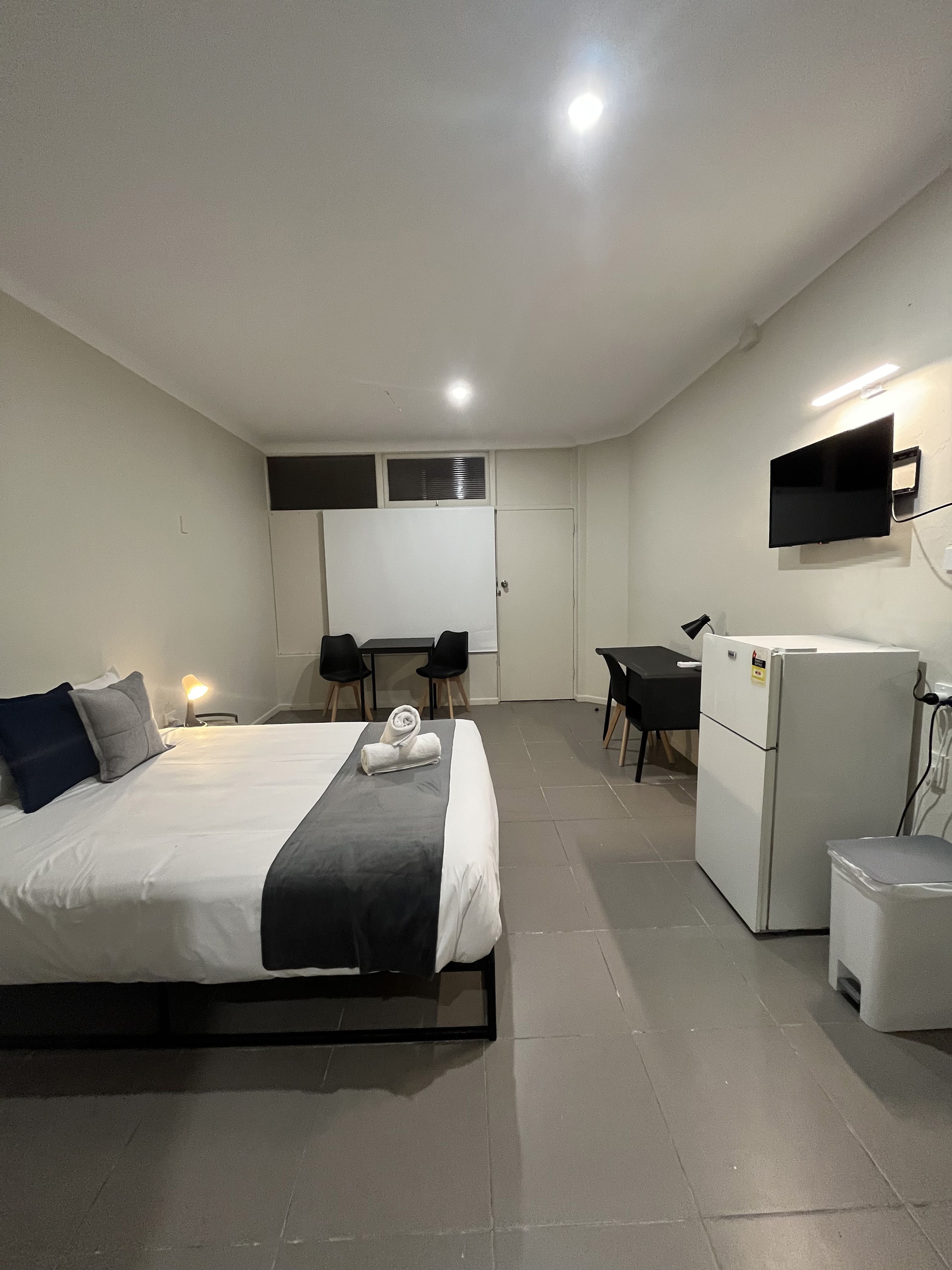 LISMORE CITY MOTEL-guestroom-Queen Room.jpg