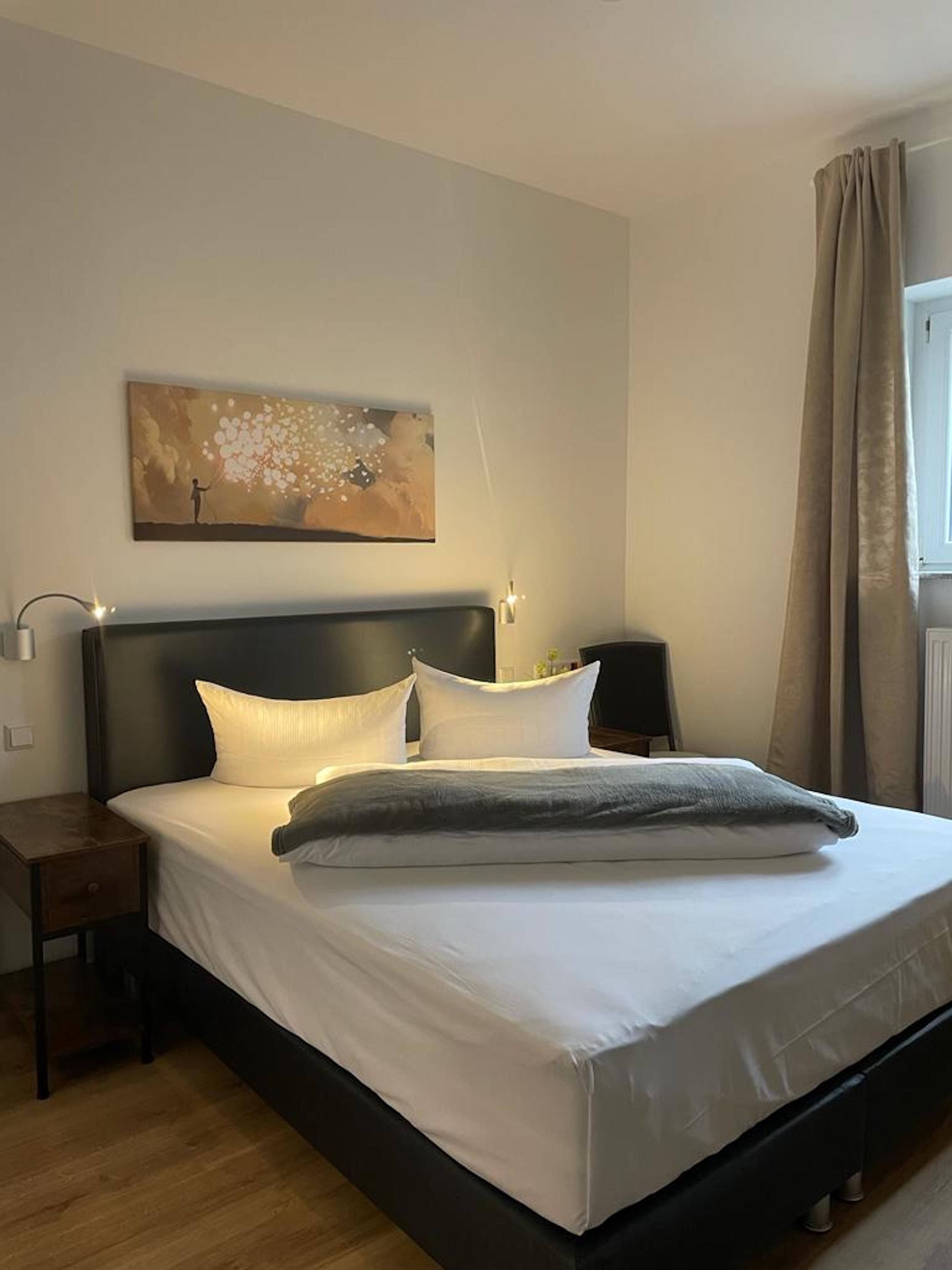 HOTEL ROSENHOF GMBH-guestroom-Suite Standard.jpg