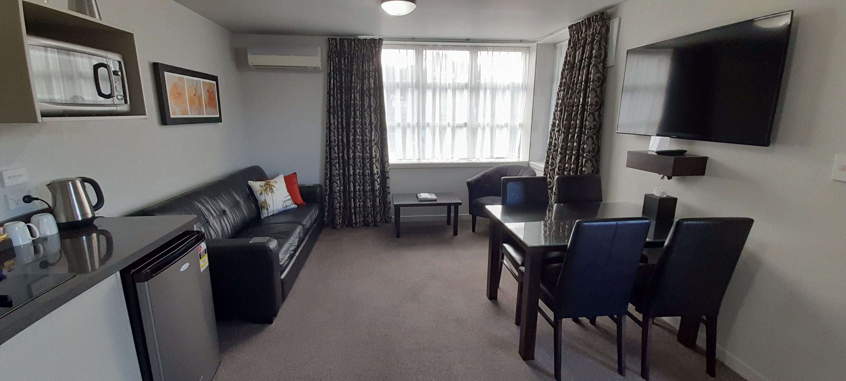 DUNEDIN PALMS MOTEL-guestroom-Two Bedroom Apartment.jpg