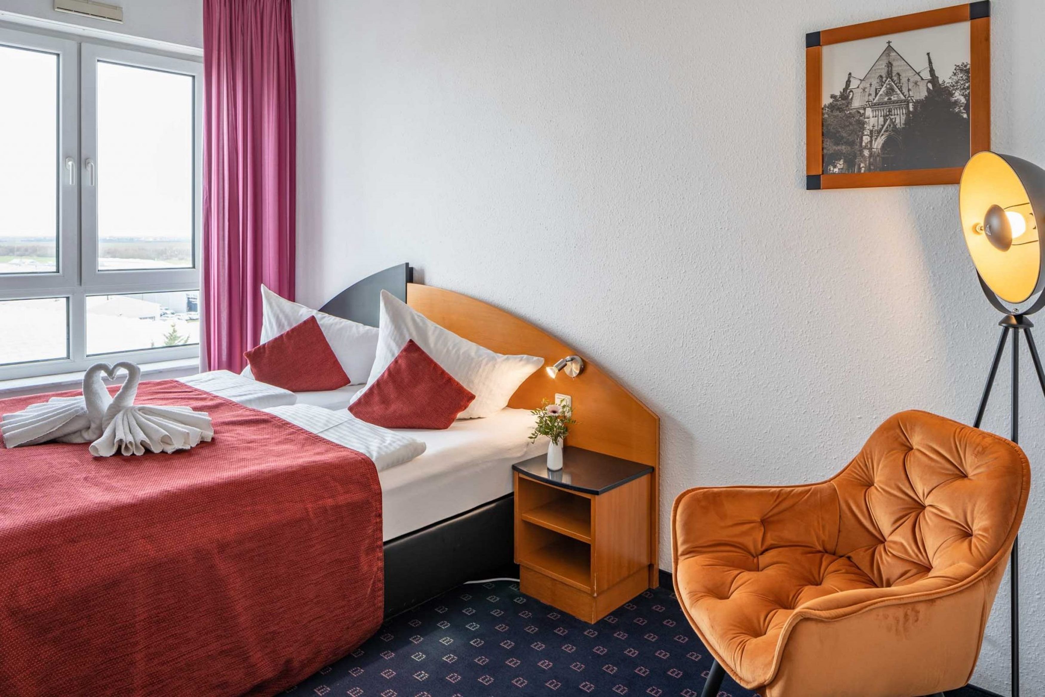 HOTEL BELMONDO LEIPZIG AIRPORT-guestroom-Suite.jpg