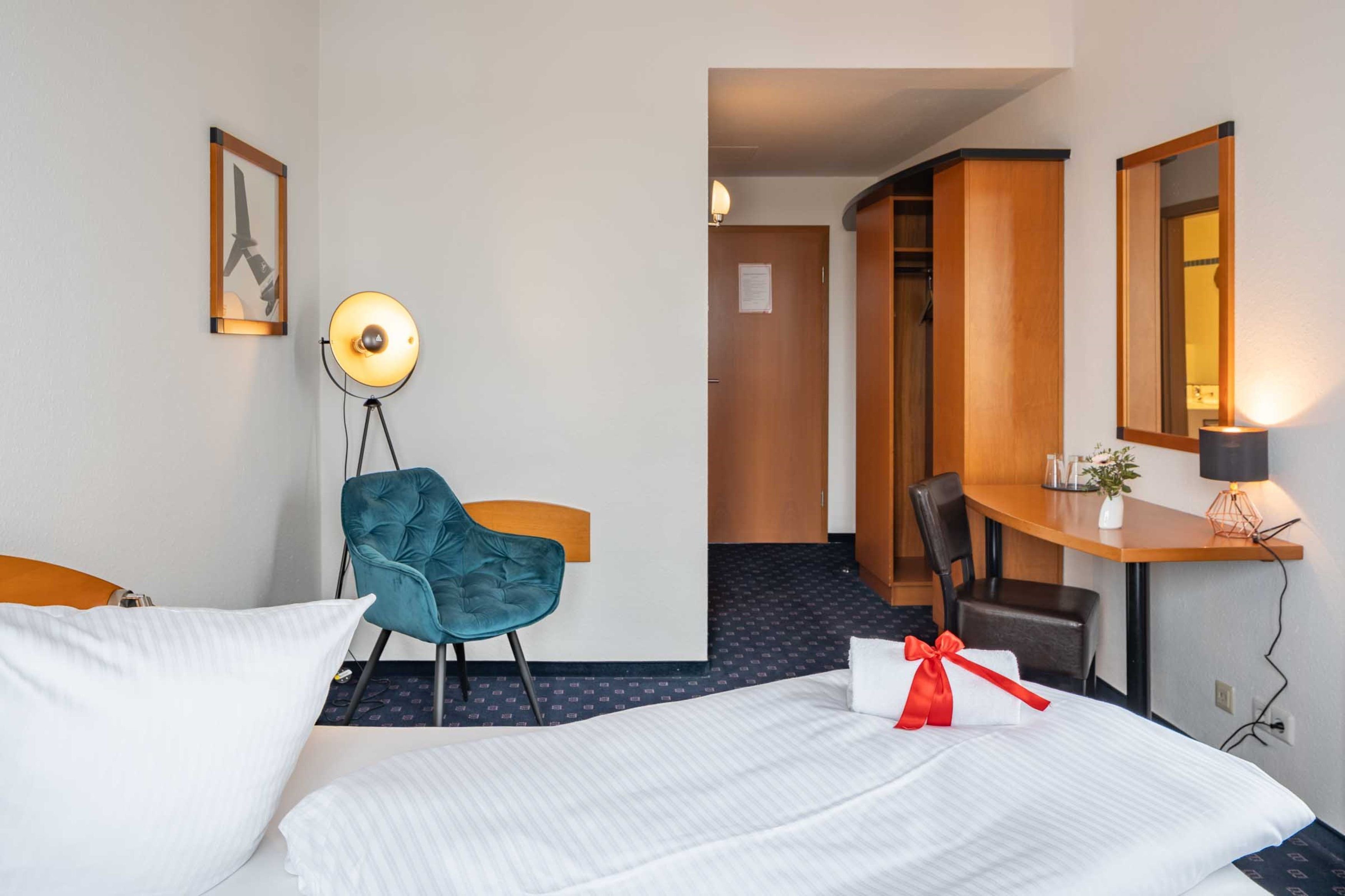 HOTEL BELMONDO LEIPZIG AIRPORT-guestroom-Disabled accessible room.jpg