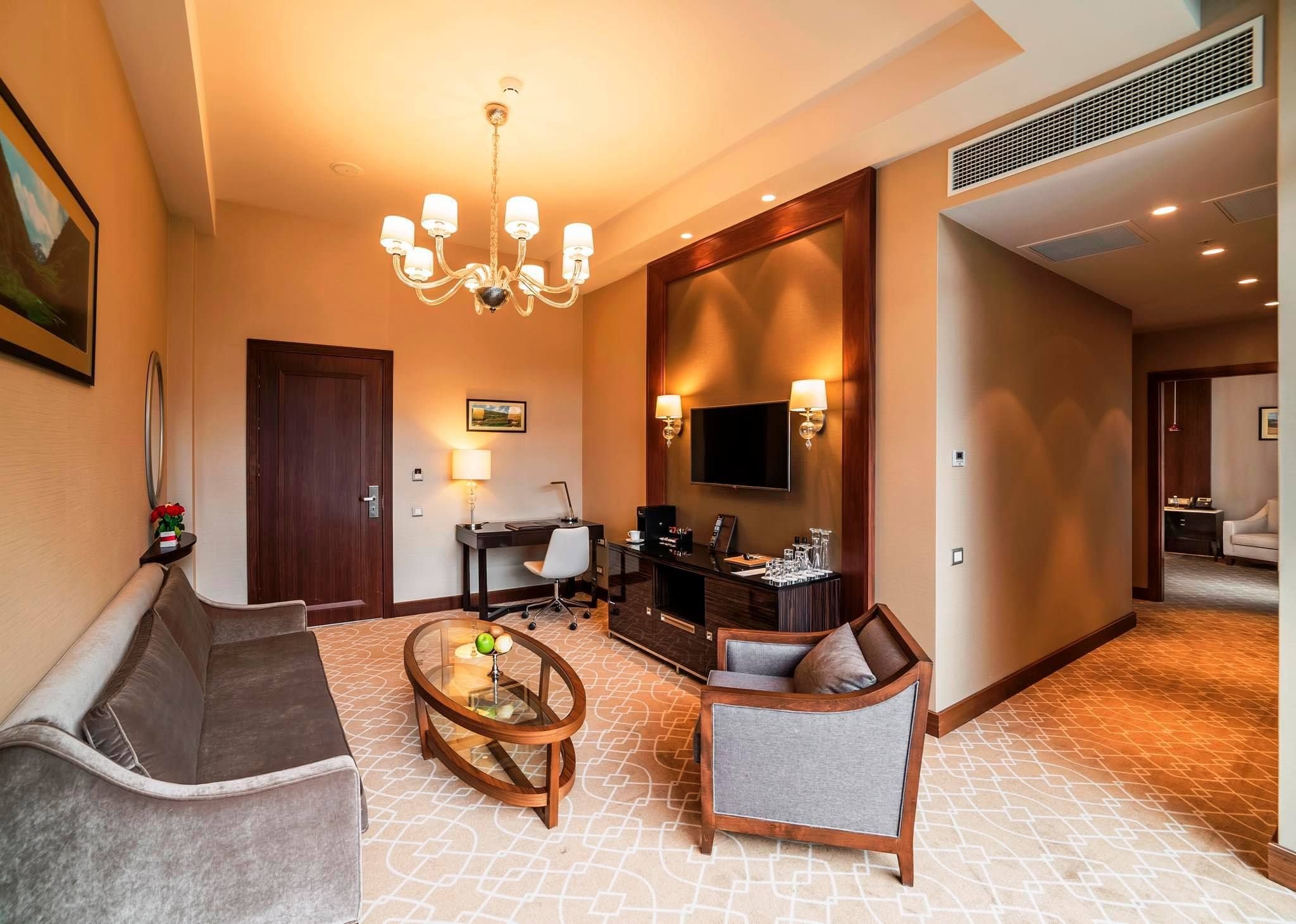 HOTEL NATIONAL-guestroom-Suite Junior Mountain.jpg