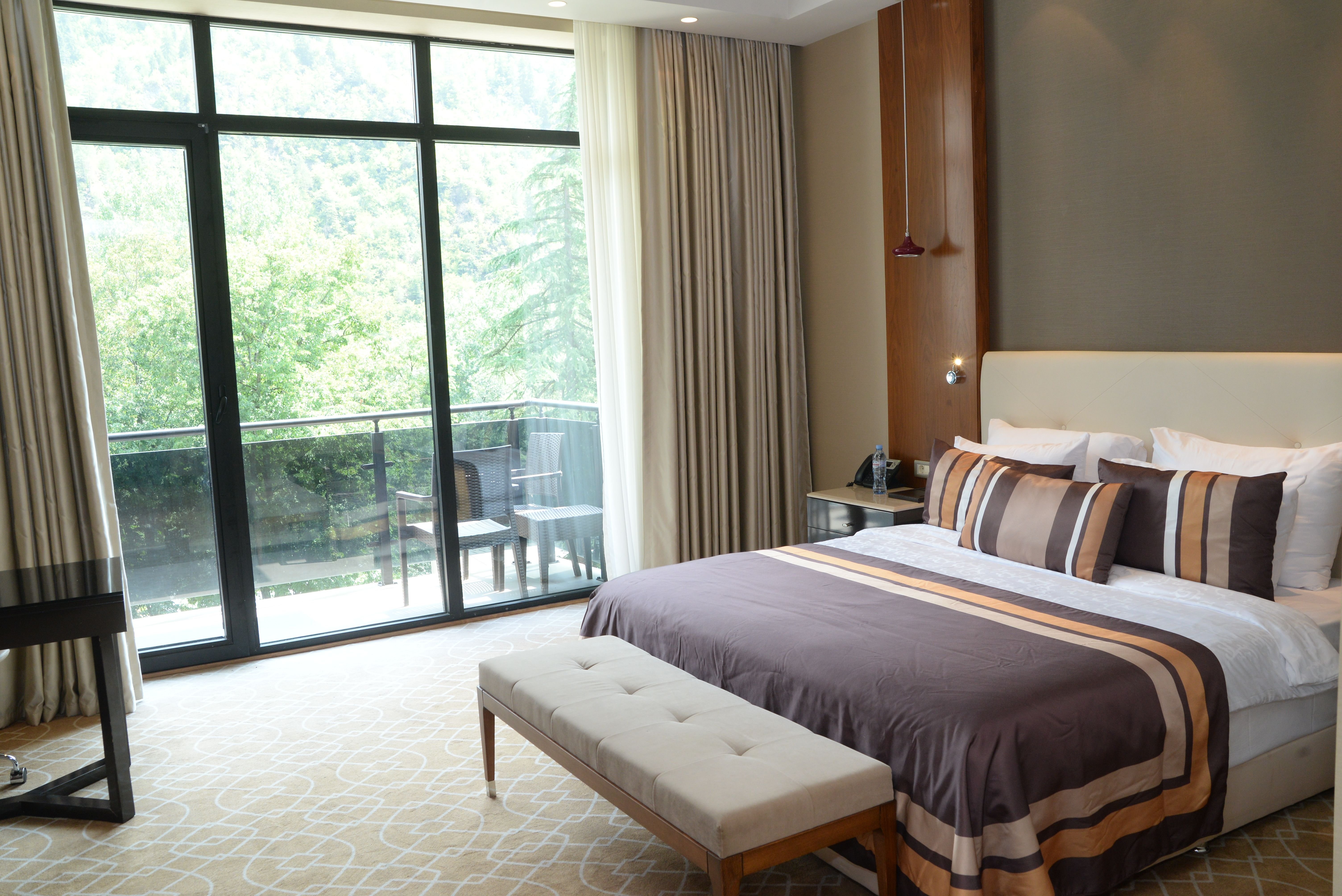 HOTEL NATIONAL-guestroom-Deluxe King Disable.jpg