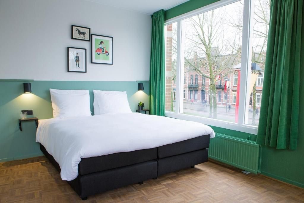 LITTLE DUKE HOTEL-guestroom-Deluxe Queen Room.jpg