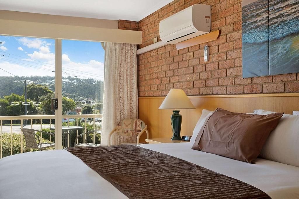 MERIMBULA SAPPHIRE MOTEL-guestroom-King Suite.jpg