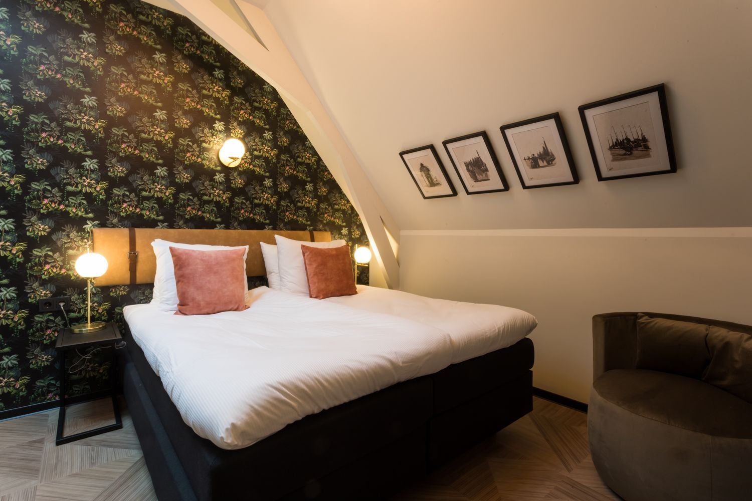 BOUTIQUE HOTEL RIJKS-guestroom-Superior room.jpg