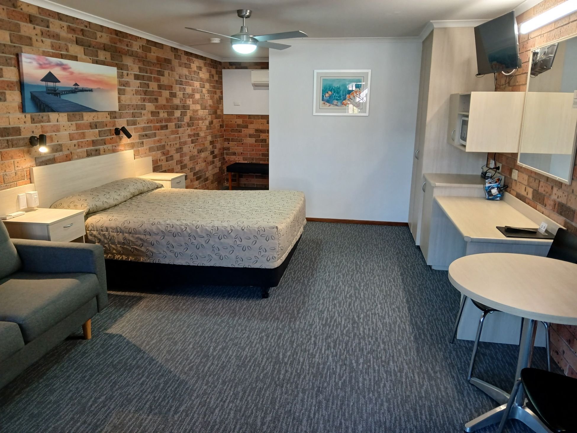 CARDIFF MOTOR INN-guestroom-Accessible Room.jpg