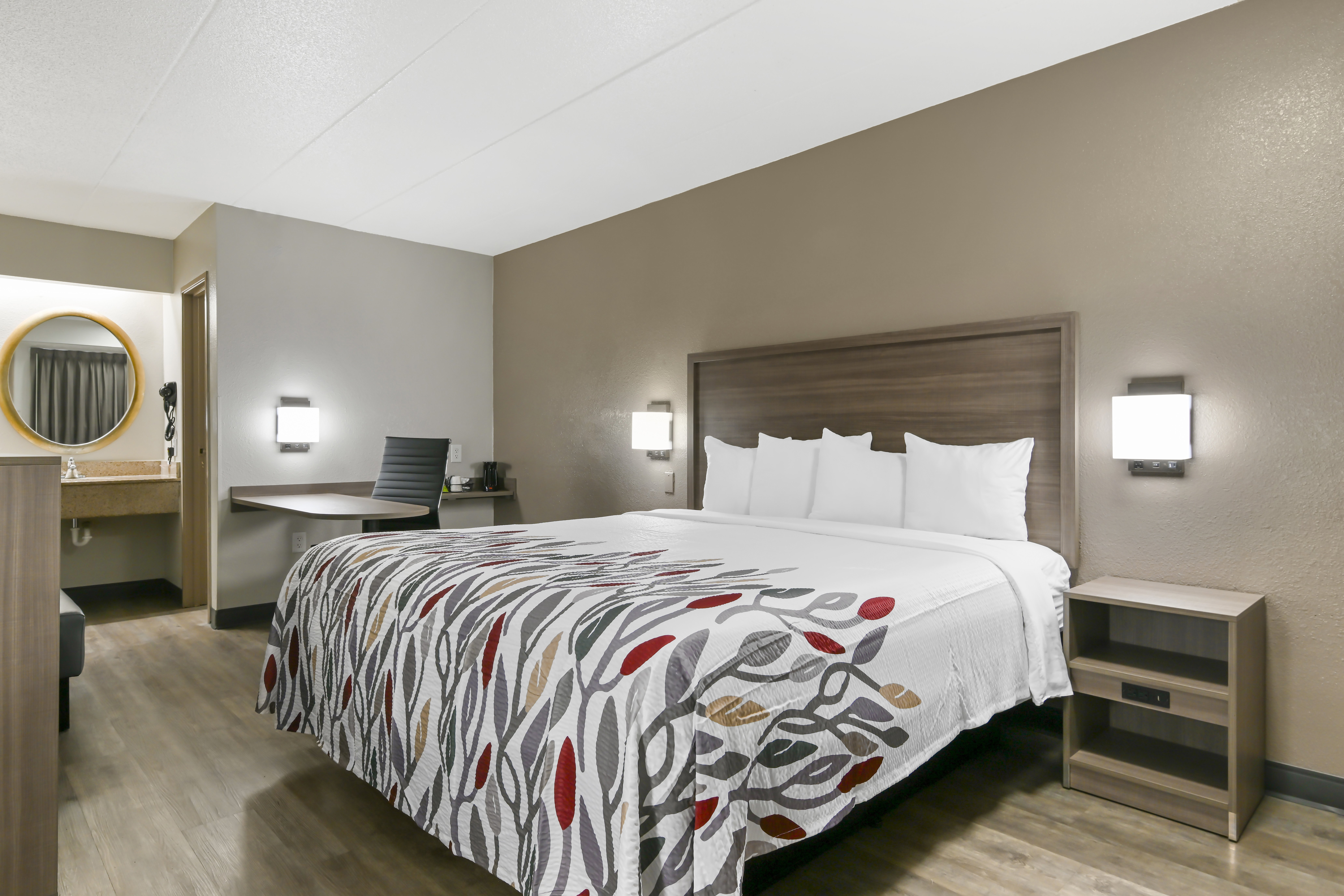 RED ROOF WASHINGTON DC-LAUREL-guestroom-RRI NS Superior King Micro PRO Approved NPKM.jpg