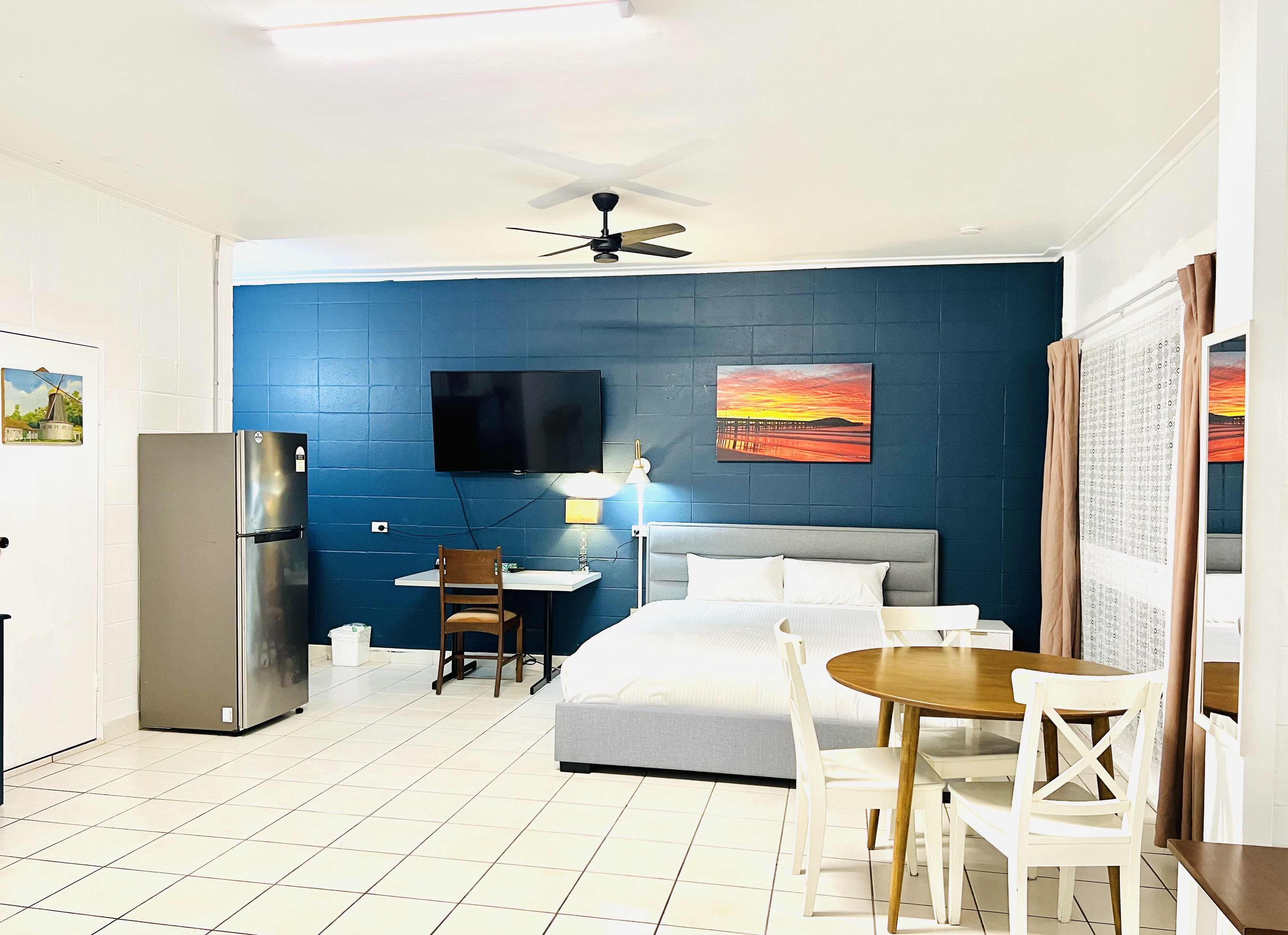 COFFS WINDMILL MOTEL-guestroom-Premium King Suite No Pet.jpg