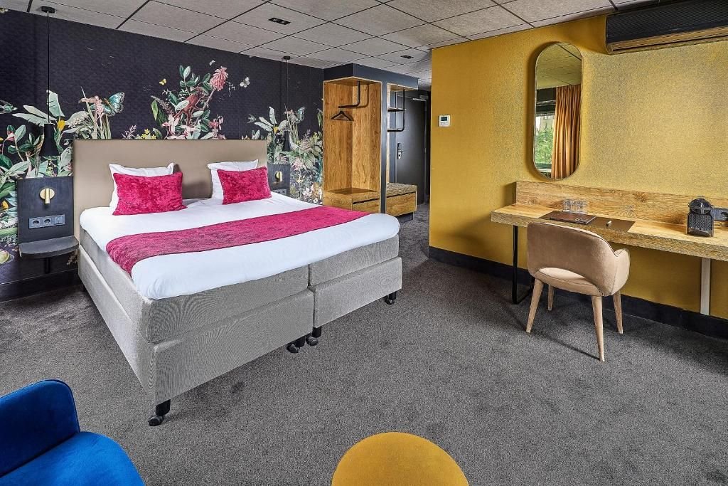 HOTEL RESTAURANT GRANDCAFE T VOORHU-guestroom-Suite.jpg