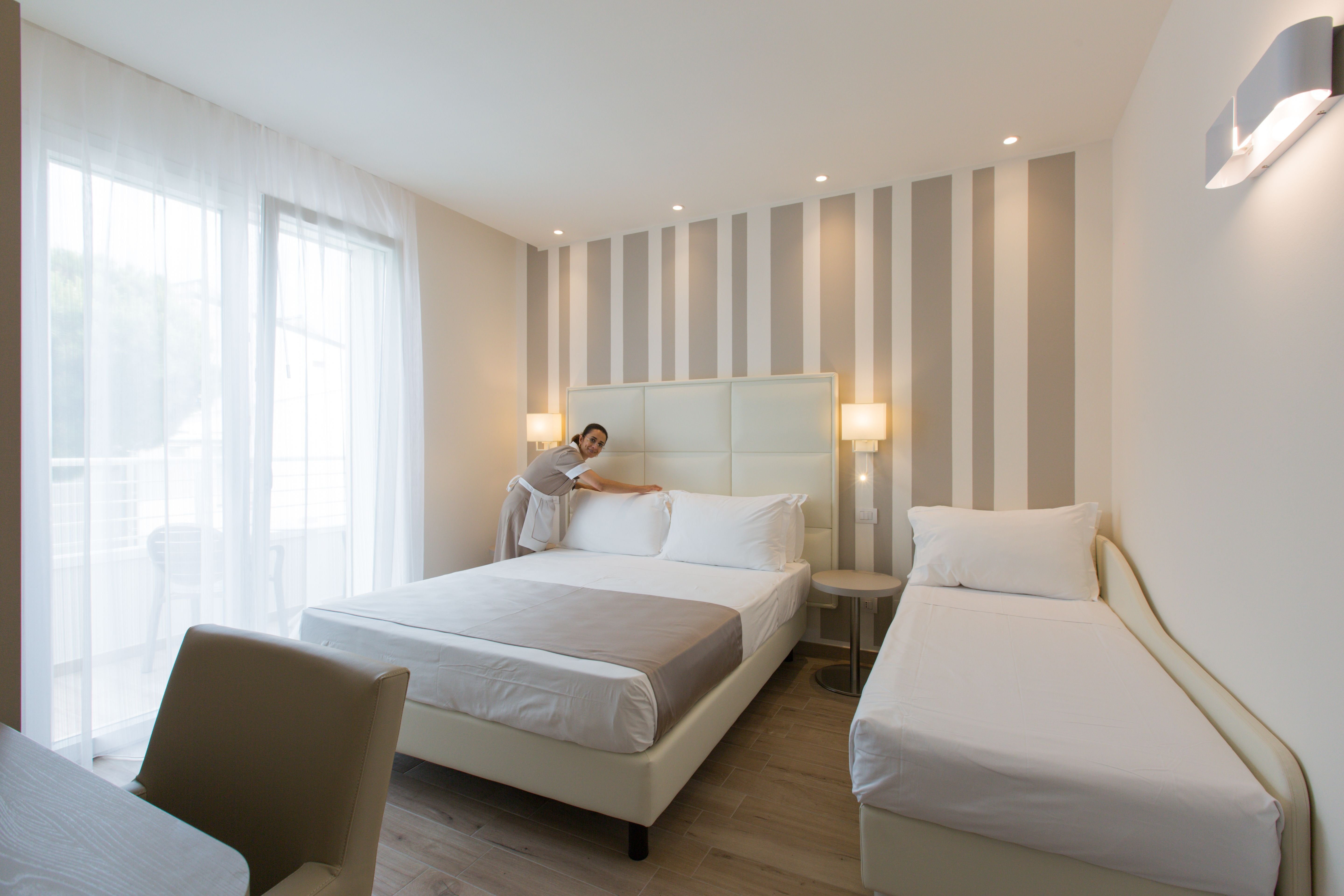 HOTEL LUXOR-guestroom-TRIPLE DELUXE ROOM.jpg