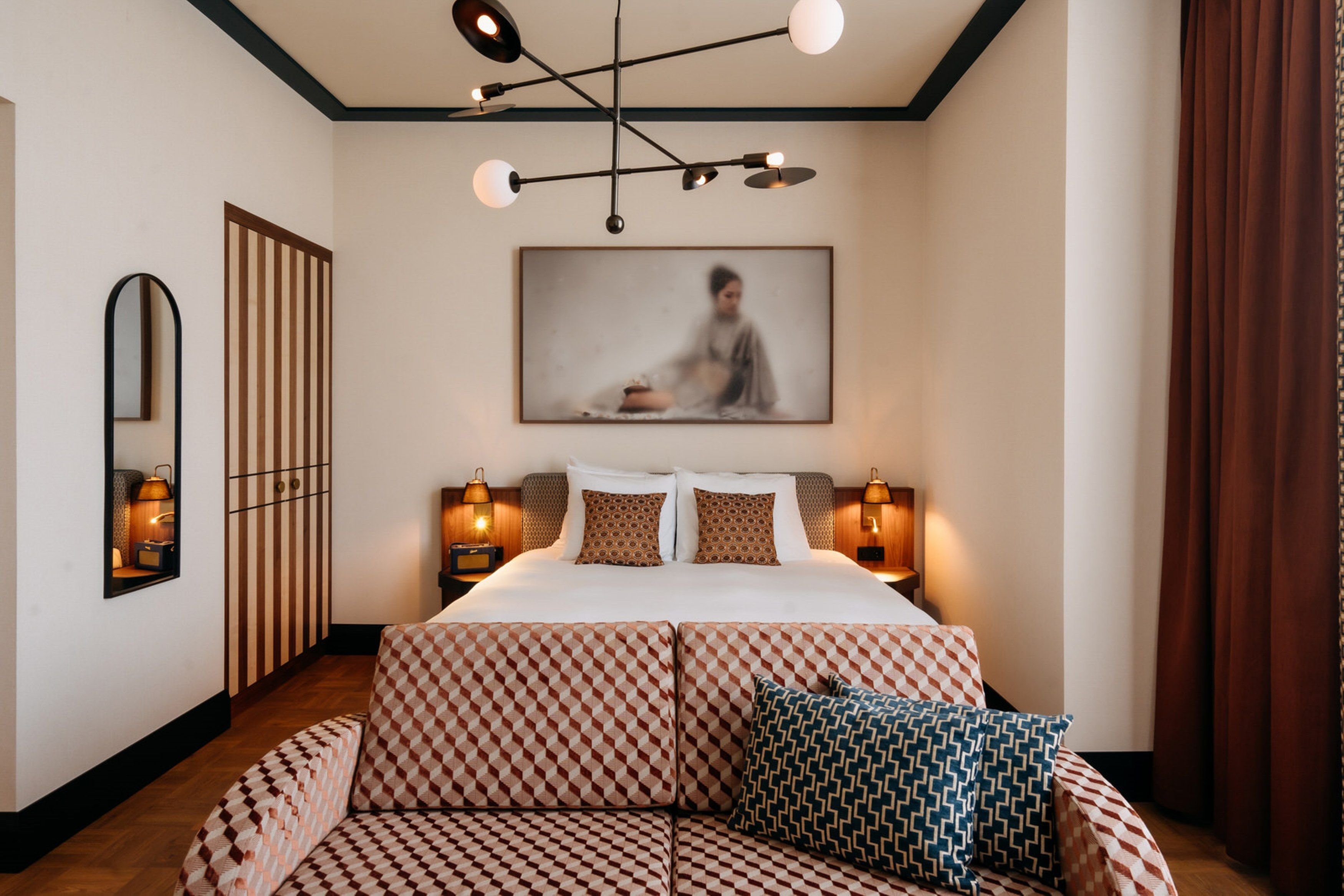 DE PLESMAN-guestroom-Deluxe Junior Suite.jpg