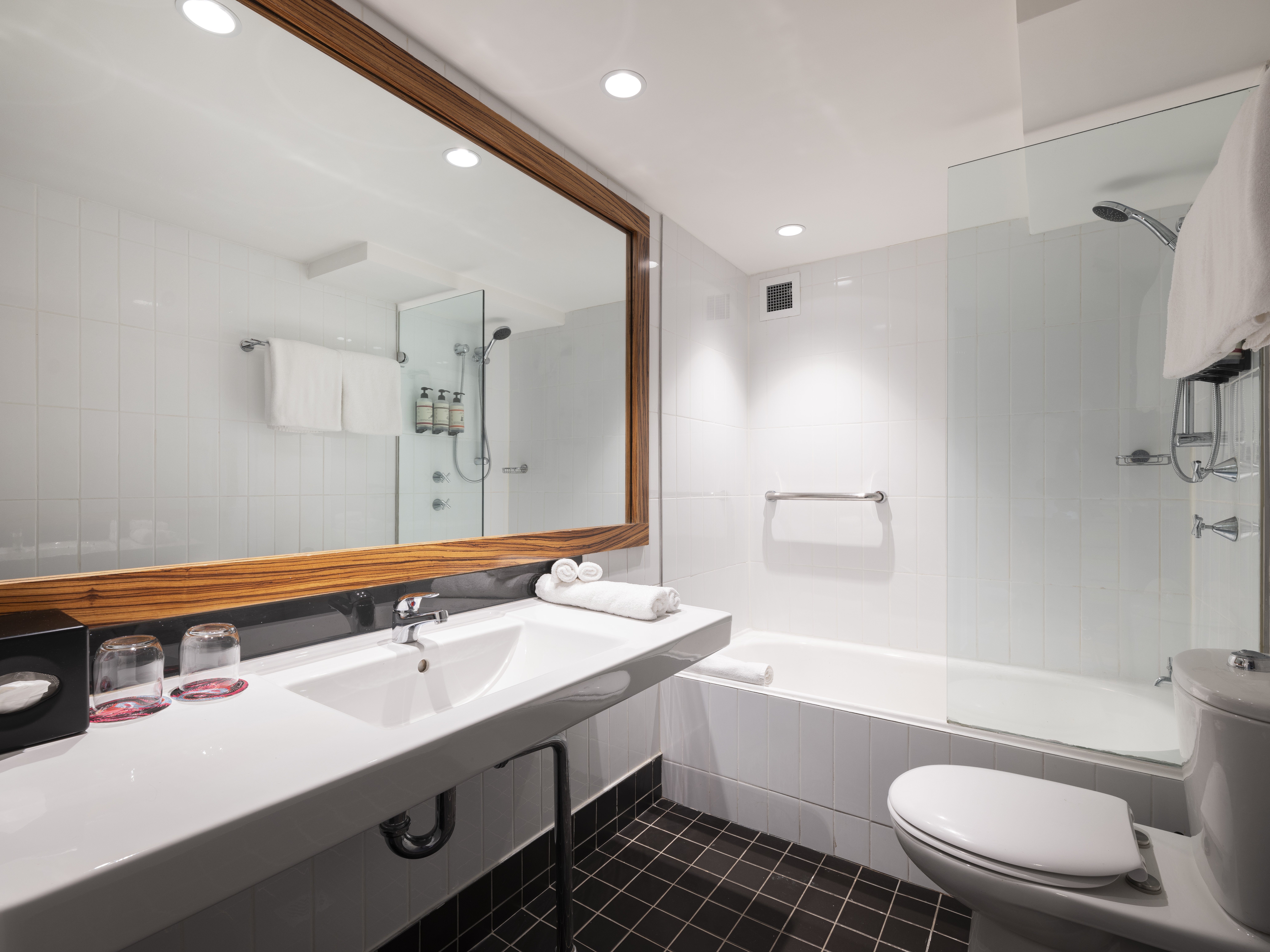 ADGE HOTEL AND RESIDENCE-guestroom-Bathroom.jpg