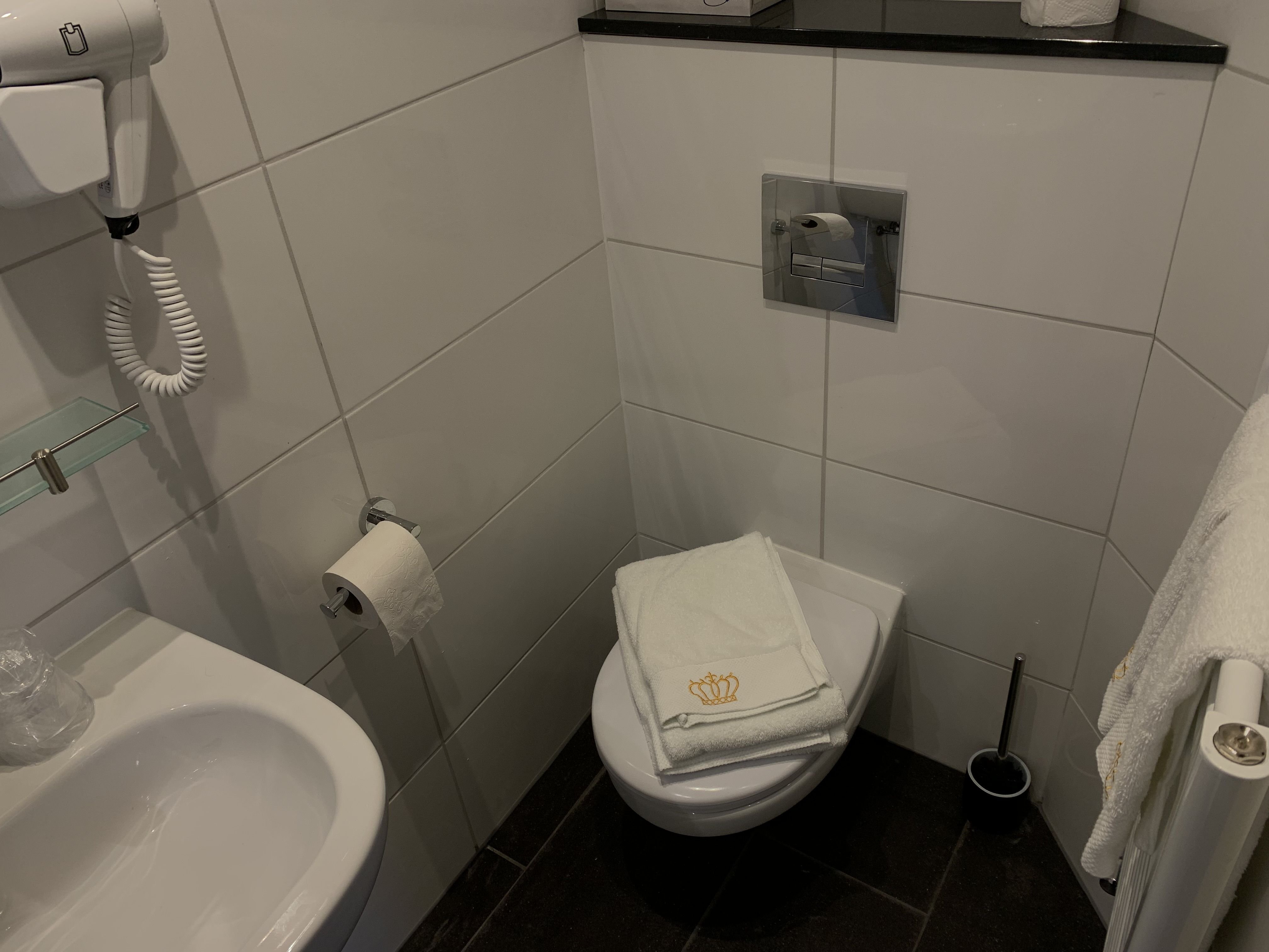 HOTEL DE GULDEN WAAGEN-guestroom-Suite with Kitchenette.jpg