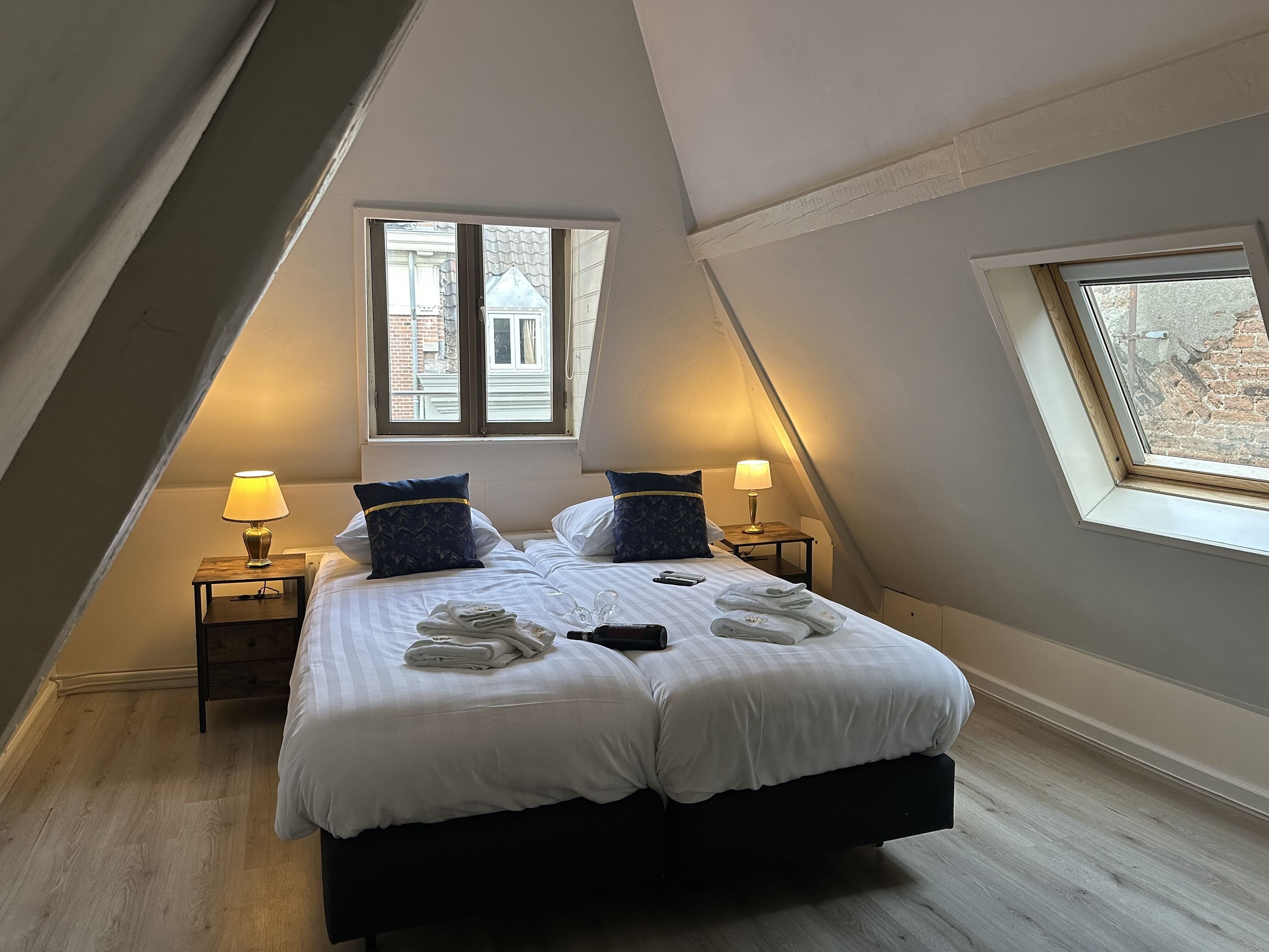 HOTEL DE GULDEN WAAGEN-guestroom-Deluxe double room.jpg