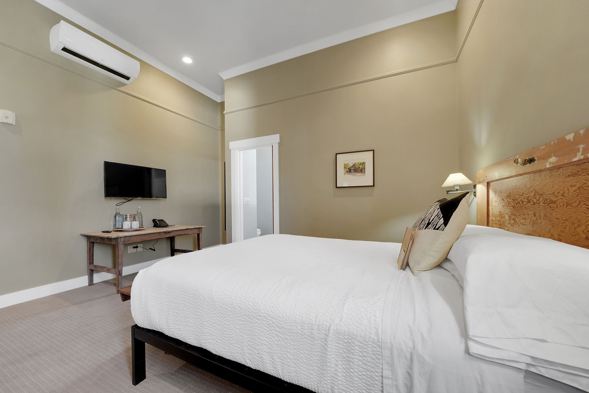 HANFORD HOUSE - SUTTER CREEK-guestroom-Standard Room.jpg