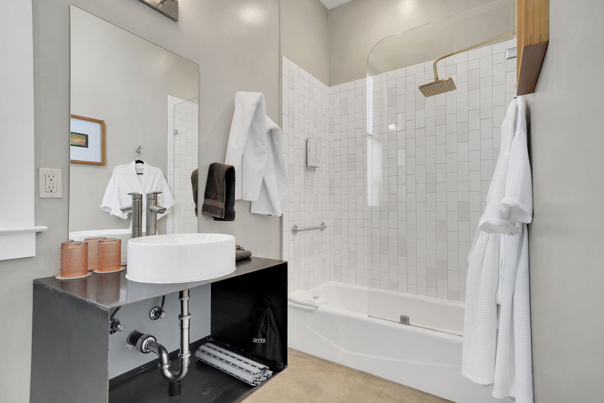 HANFORD HOUSE - SUTTER CREEK-guestroom-Standard Room Bathroom.jpg