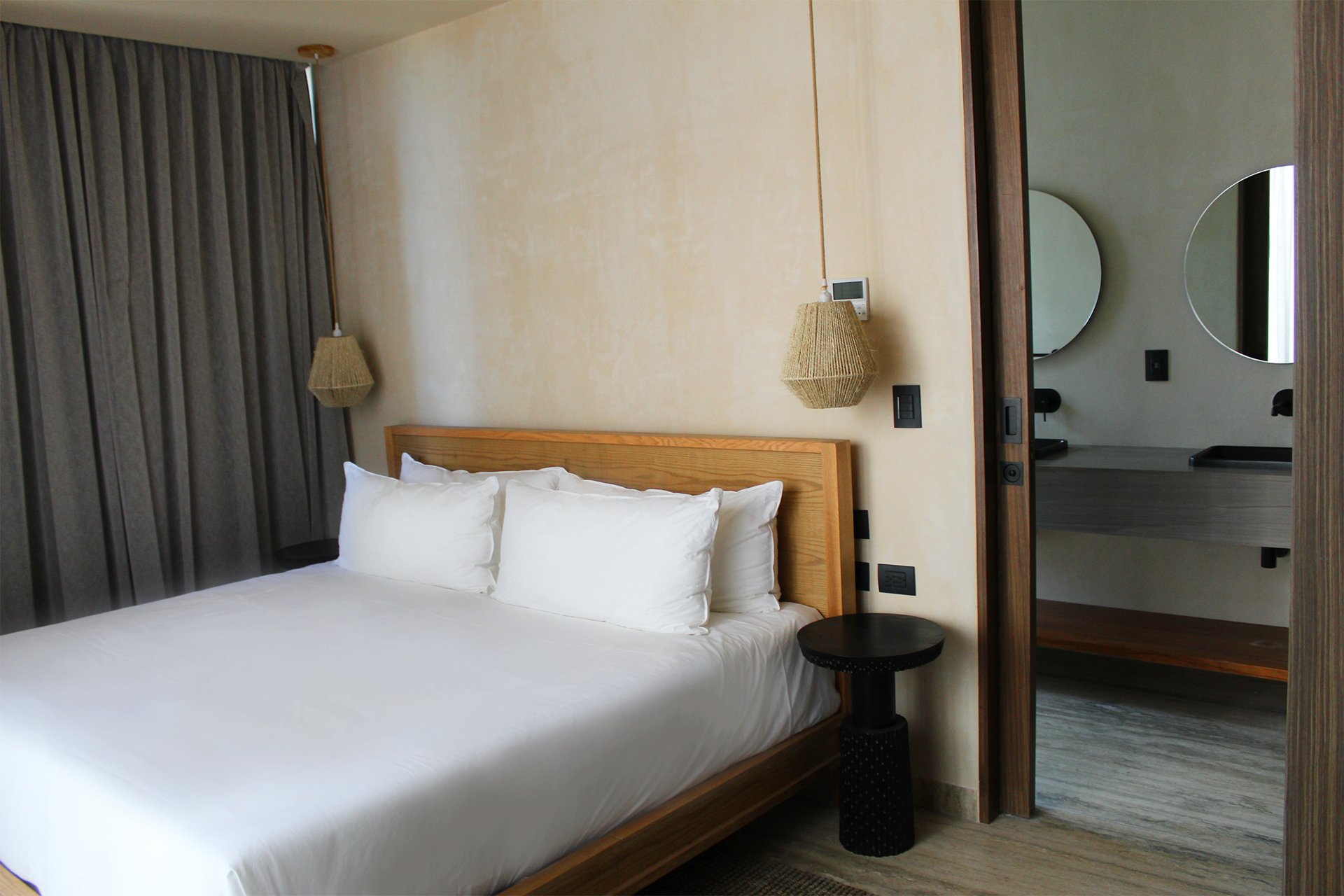 BESPOKE-guestroom-1BR Partial Ocean - Bedroom.jpg