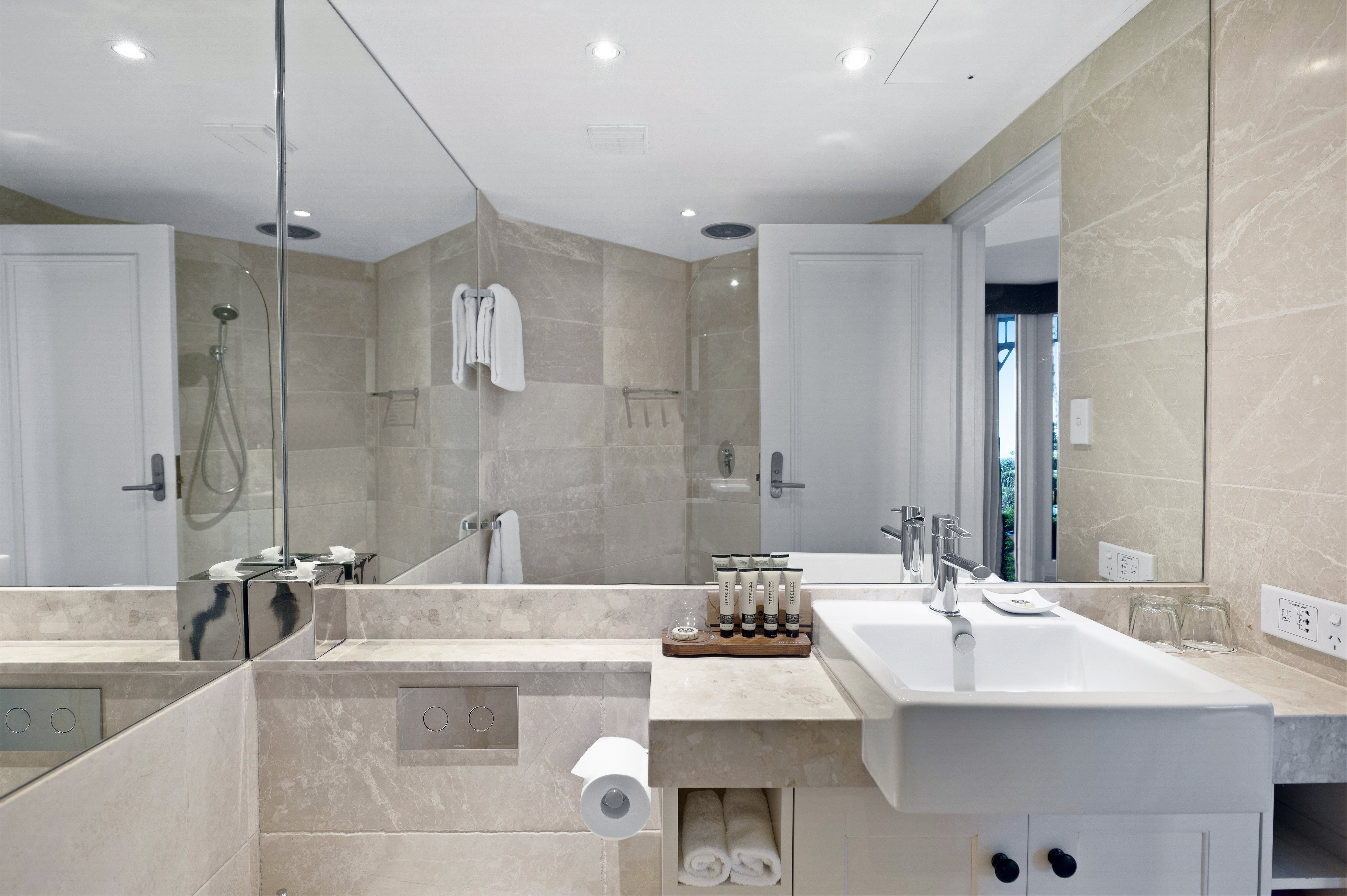 Echoes Boutique Hotel Blue Mou-guestroom-Deluxe View Room - Bathroom.jpg