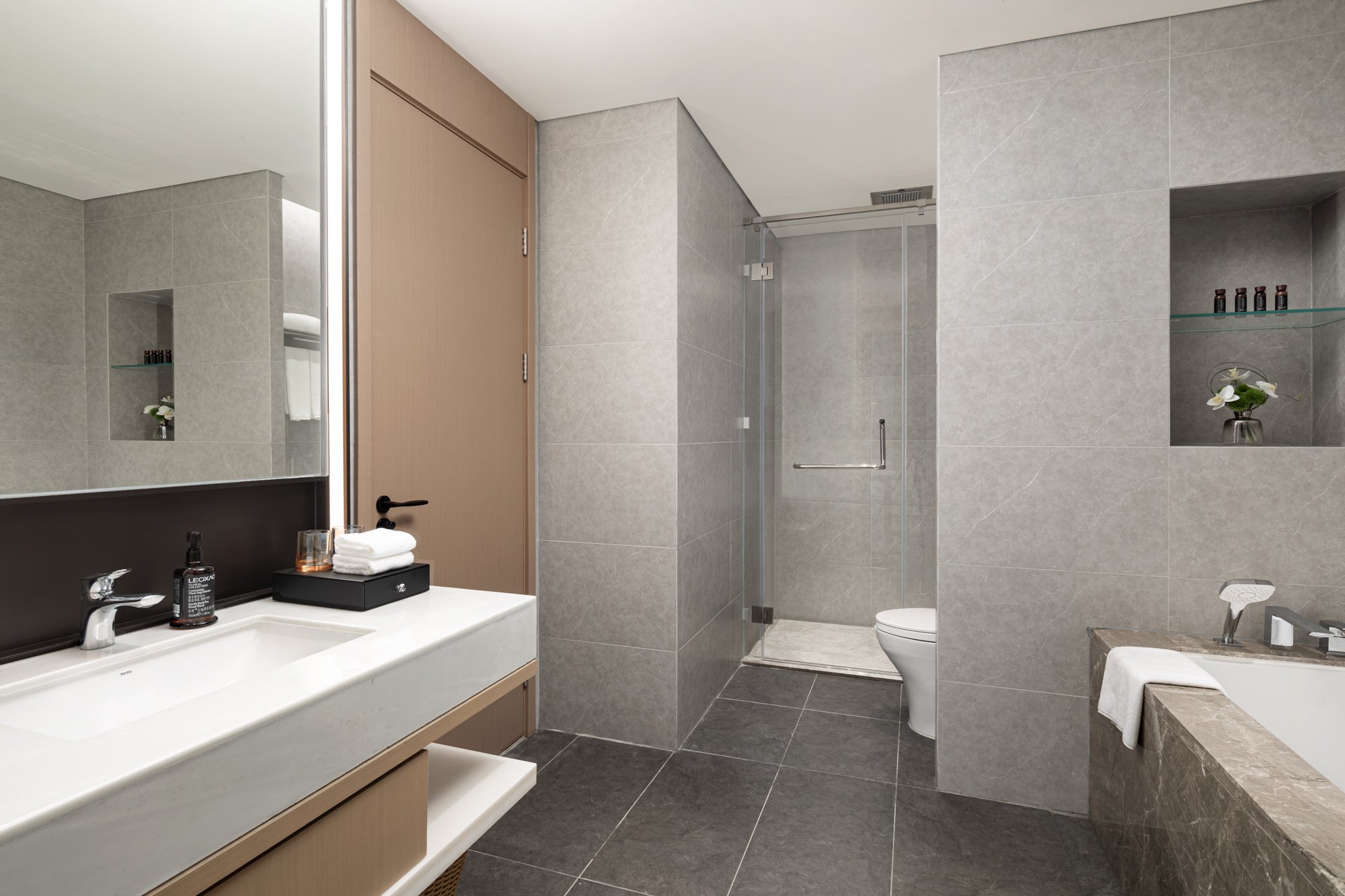 SOMERSET CHAYUAN CHONGQING-guestroom-Bathroom of 1 Bedroom Executive.jpg