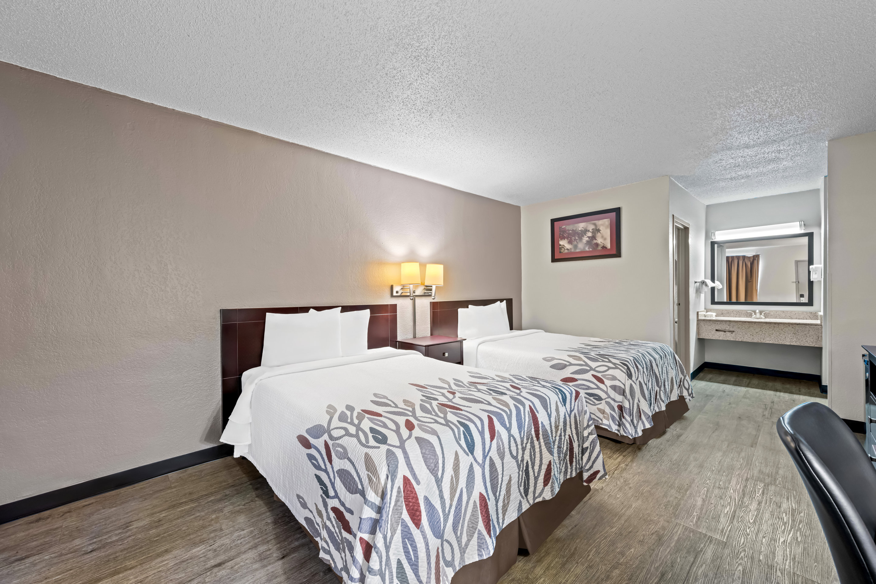 RED ROOF ABINGDON-guestroom-RRI NS Deluxe Full PRO Approved NDFM.jpg