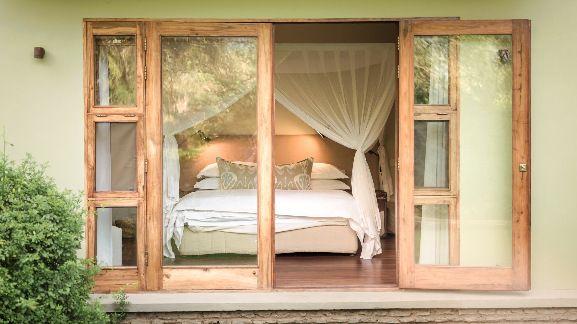 Siringit Villa-guestroom- Suite .jpg