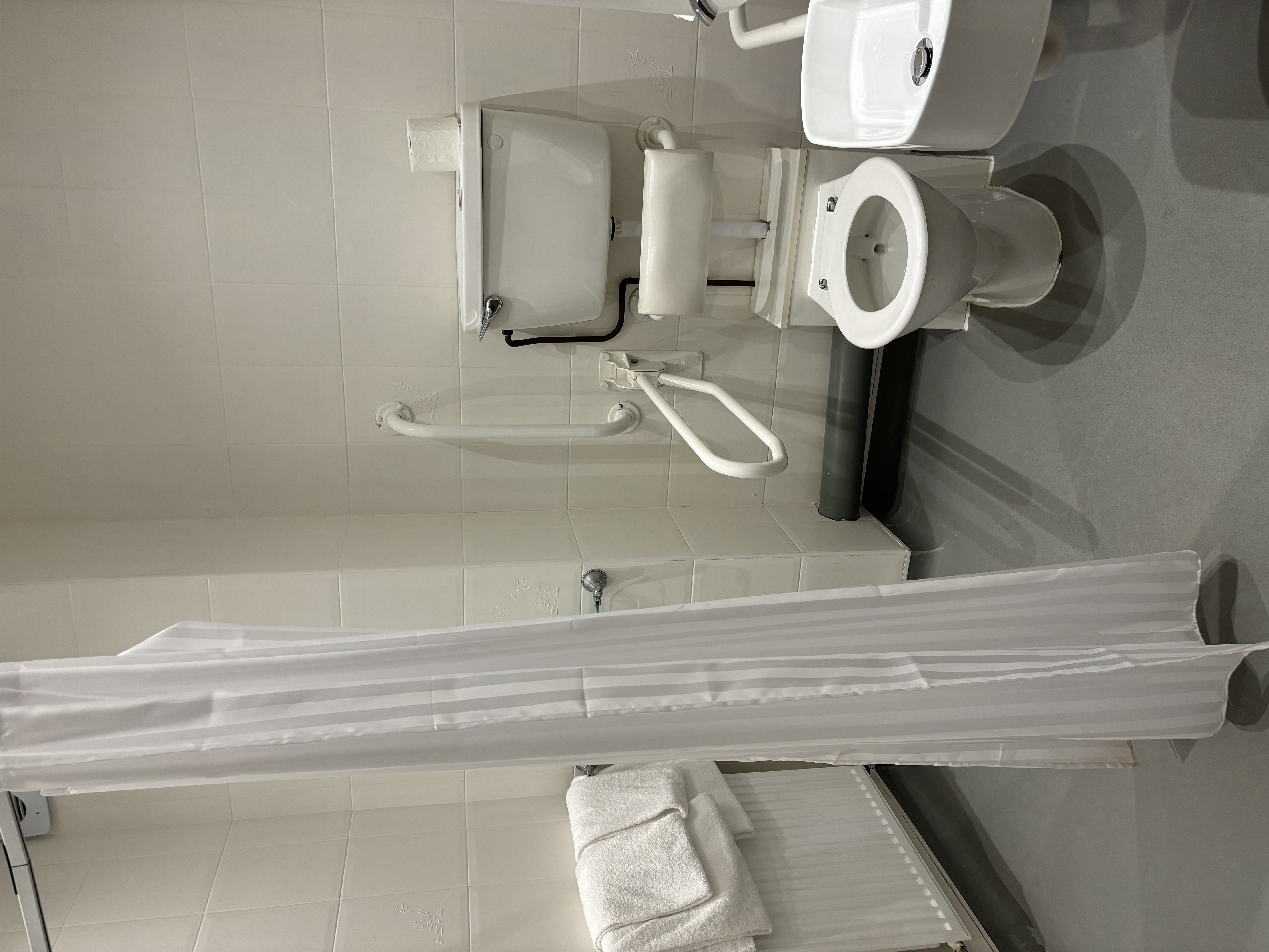 CBH Lake District Castle Inn-guestroom-Accessible Double Room Lake District Castle Inn.jpg