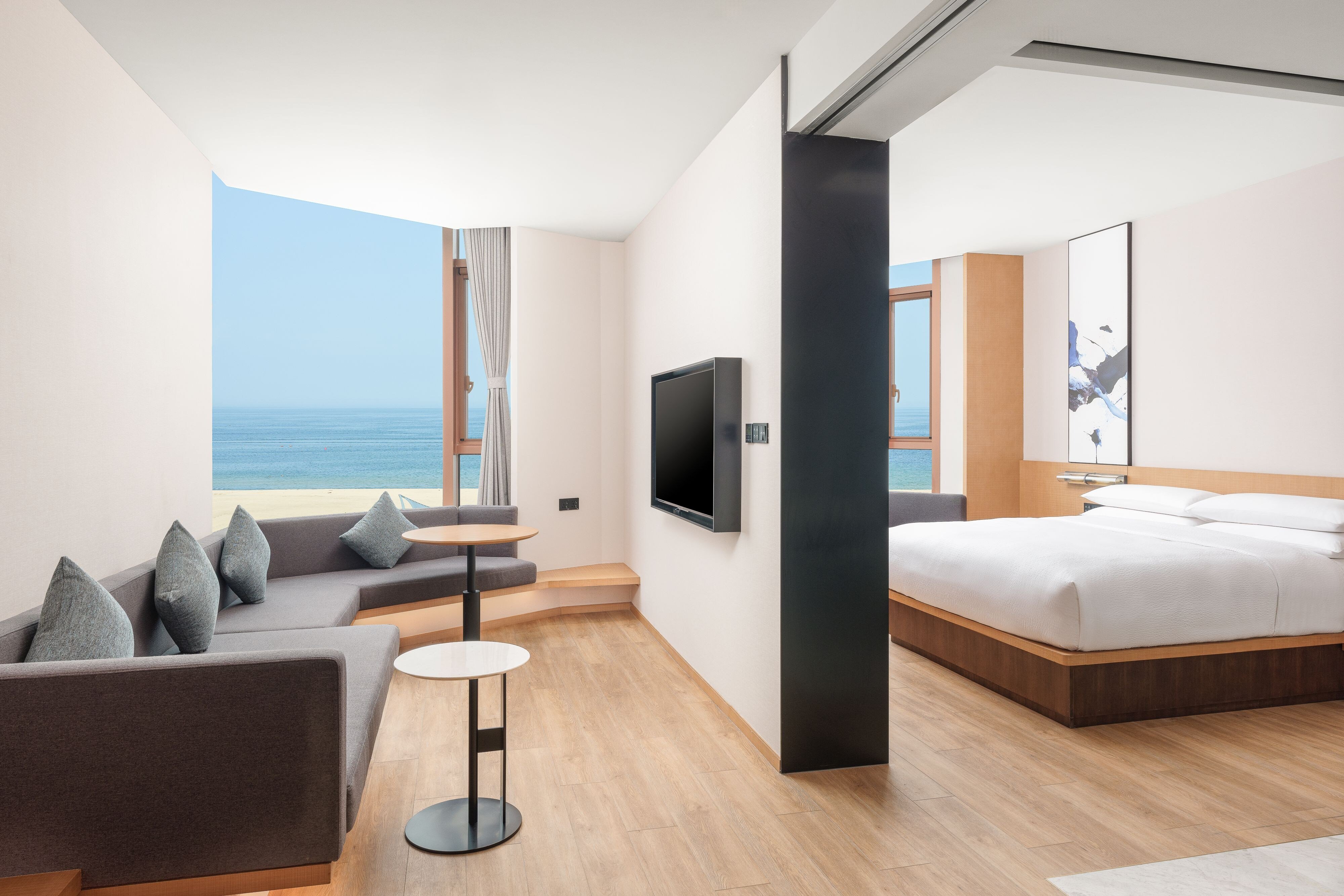 Fairfield By Marriott Yantai-guestroom-Ocean View Suite Room Living Room.jpg