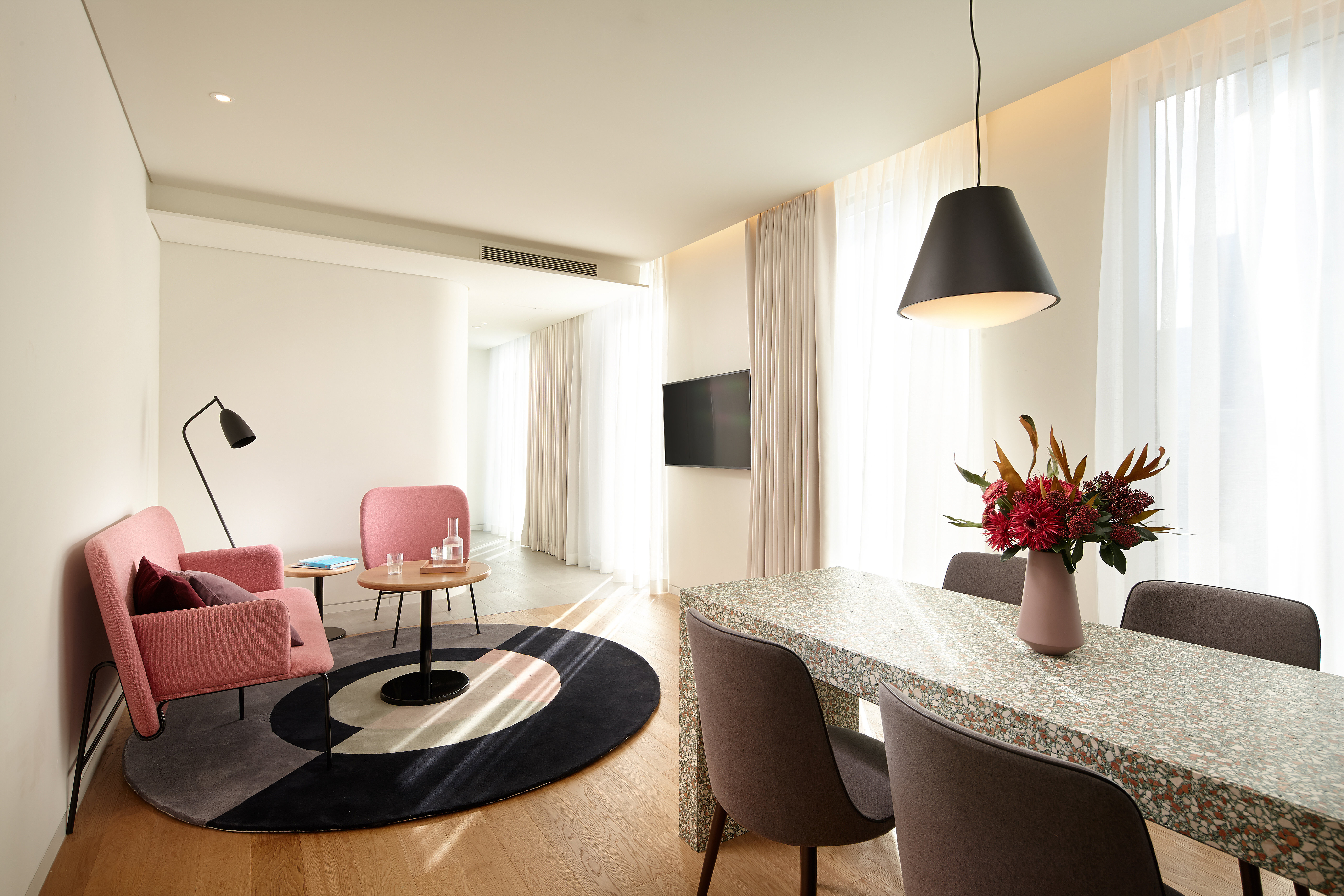 L7 HONGDAE-guestroom-Loasis Suite.jpg
