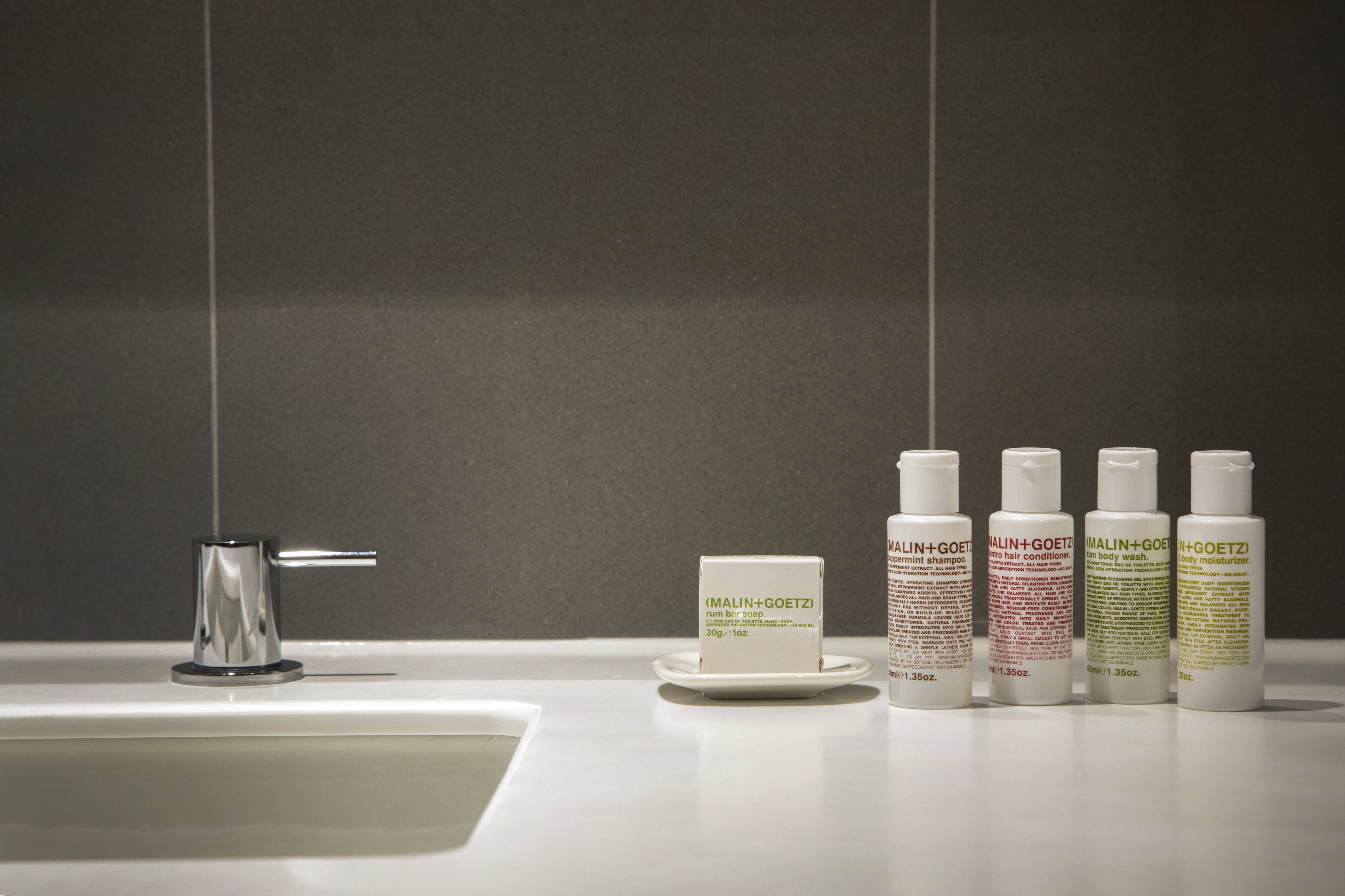 L7 GANGNAM-guestroom-Bath.jpg
