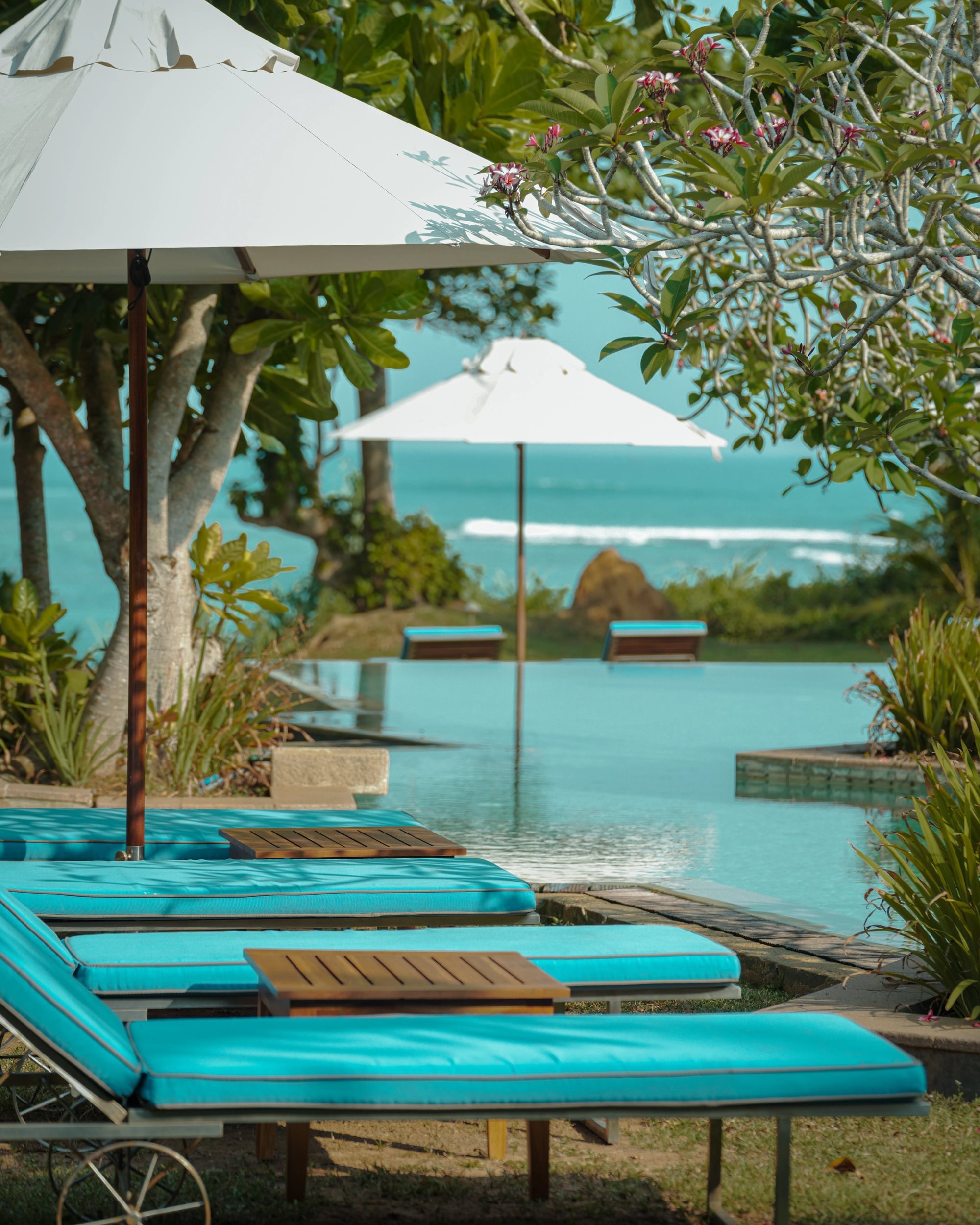 Cape Weligama-guestroom-CAPE WELIGAMA - SUN BED.jpg