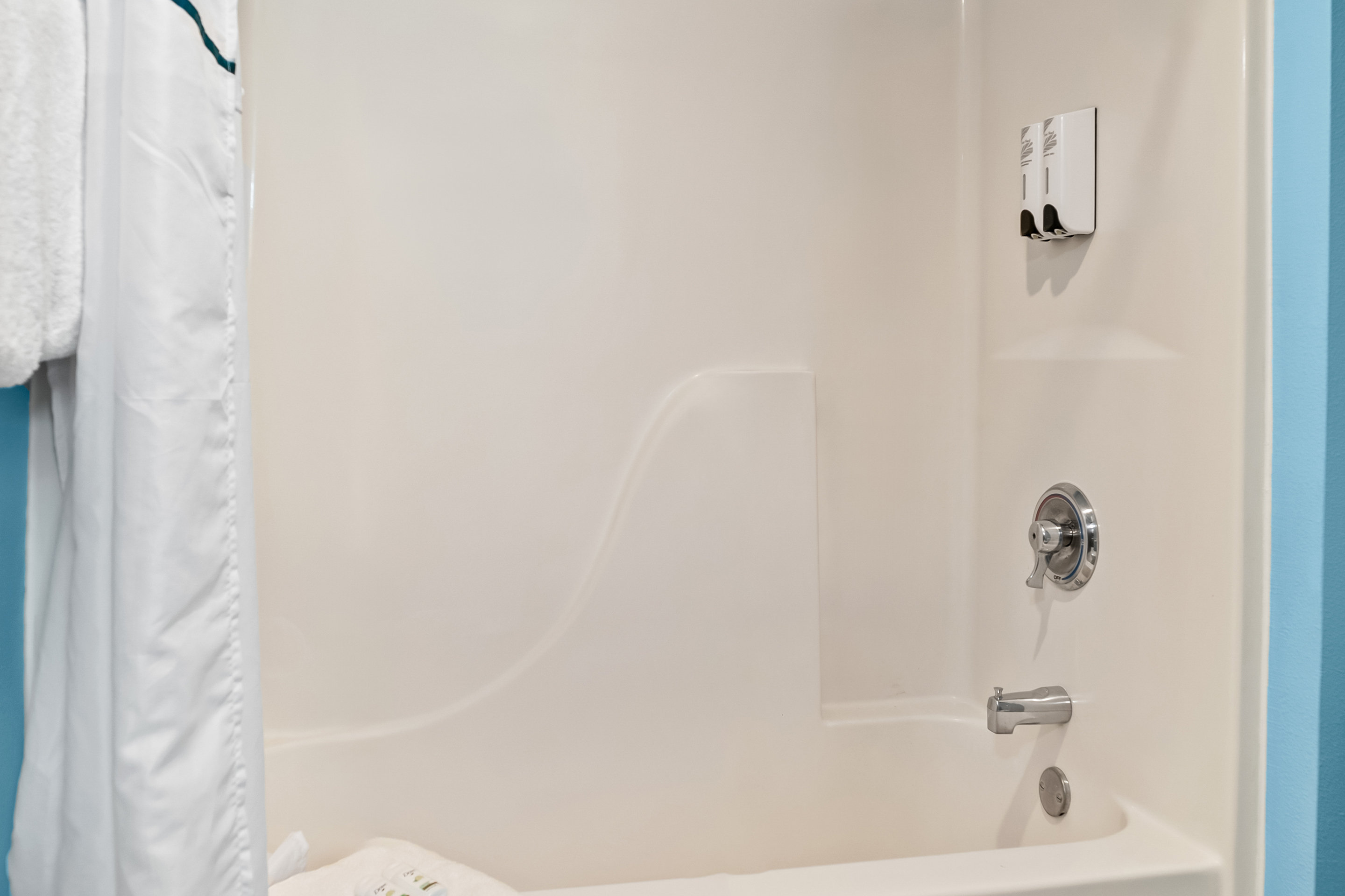 HOMETOWNE STUDIOS FLINT-guestroom-HTS Bathroom PRO Approved.jpg