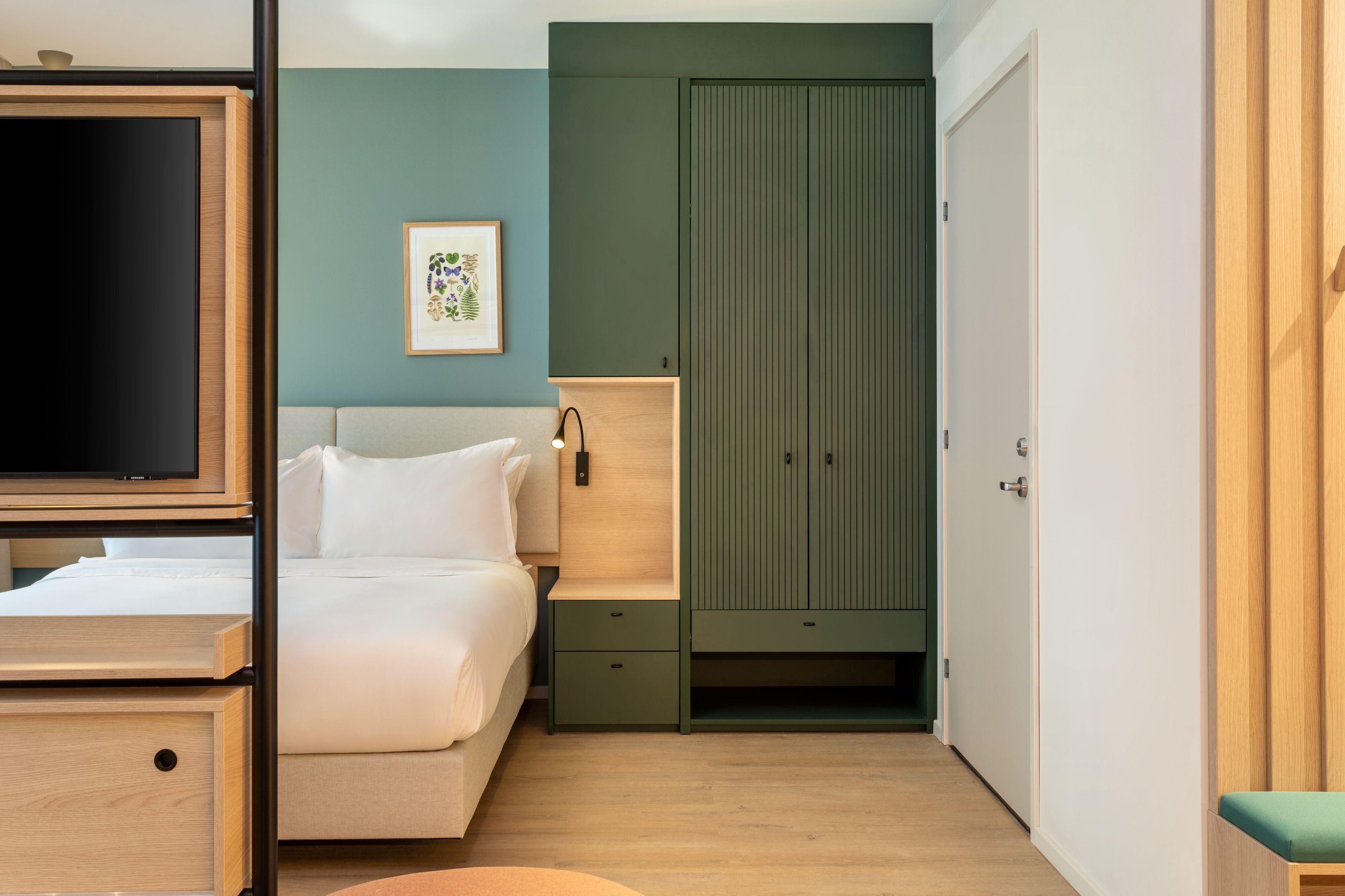 Element Wroclaw-guestroom-Bedroom.jpg