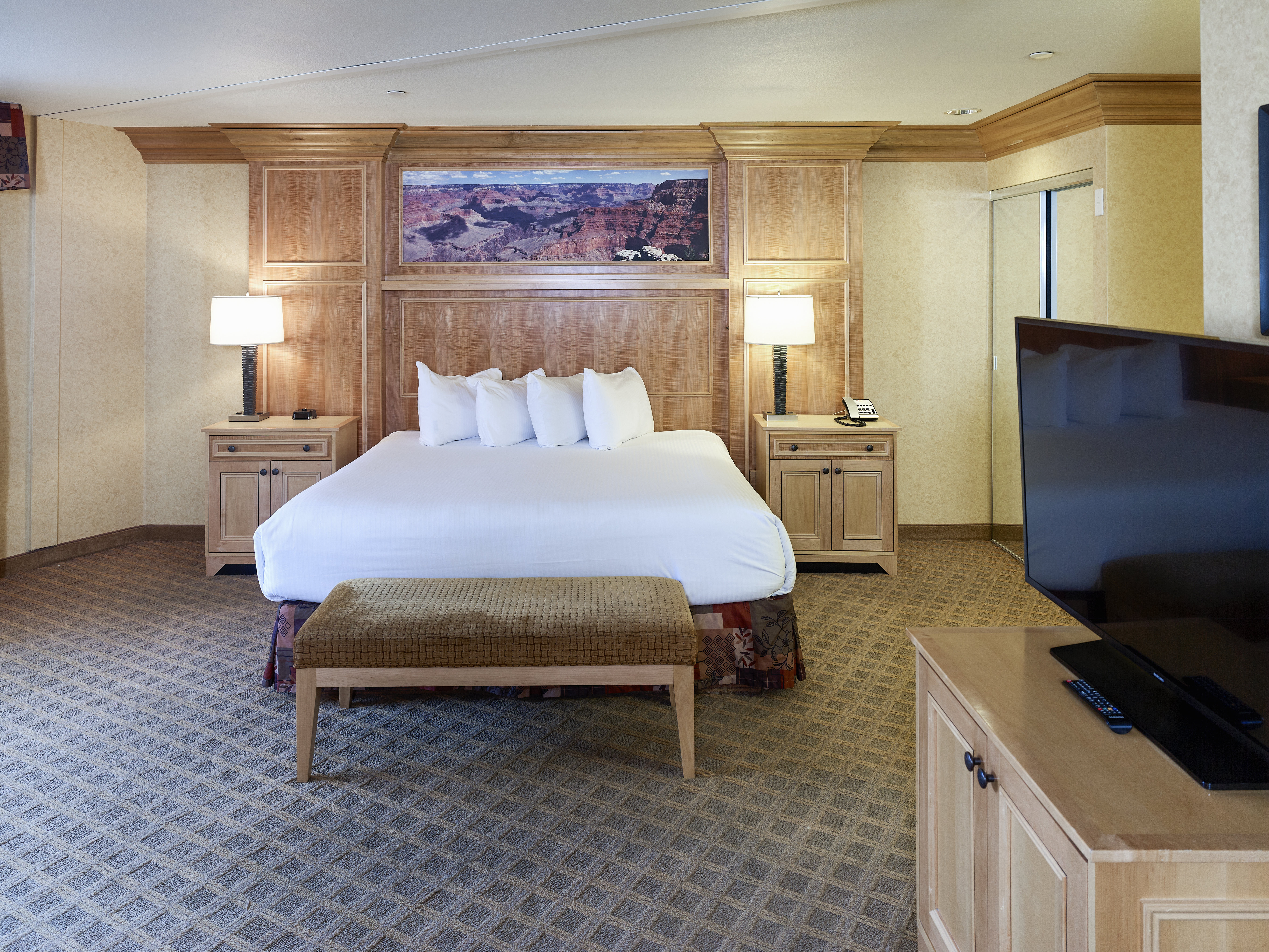 HOLIDAY INN RESORT SQUIRE GRAND CAN-guestroom-Guest Room.jpg